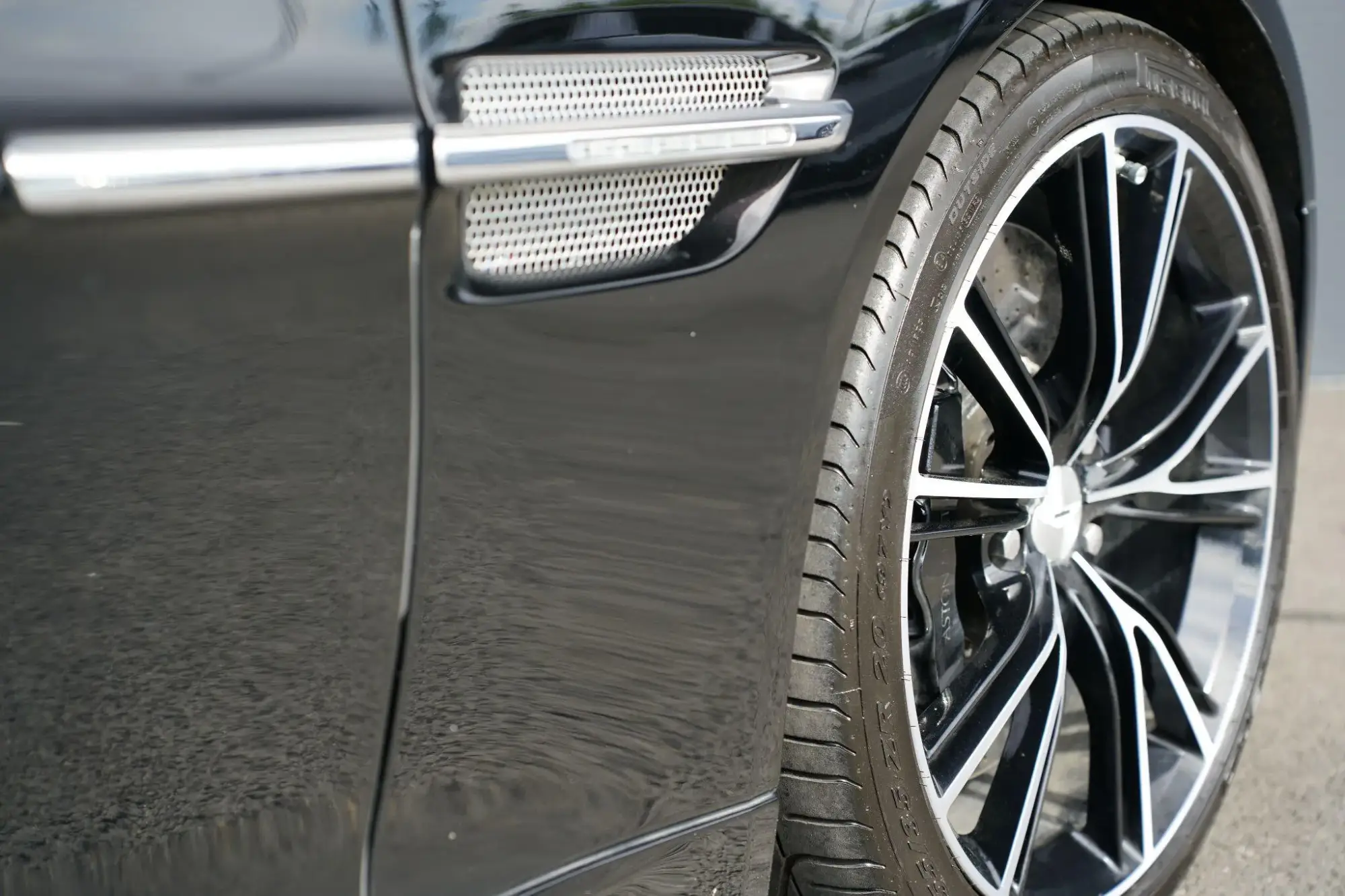 Aston Martin Vanquish Image 20 Aston Martin Vanquish Image 20