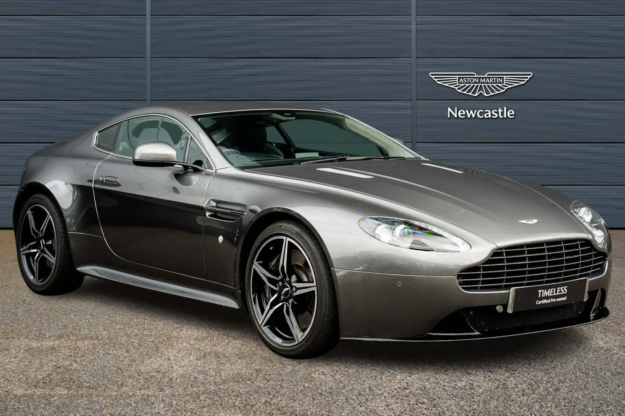Aston Martin Vantage Image 1