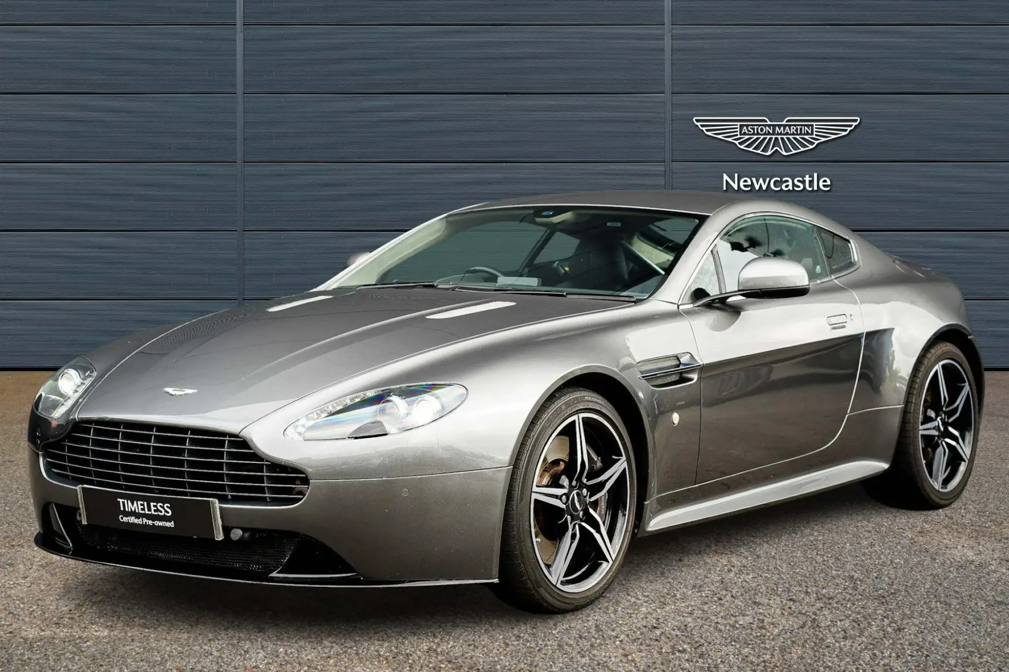 Aston Martin Vantage Image 3