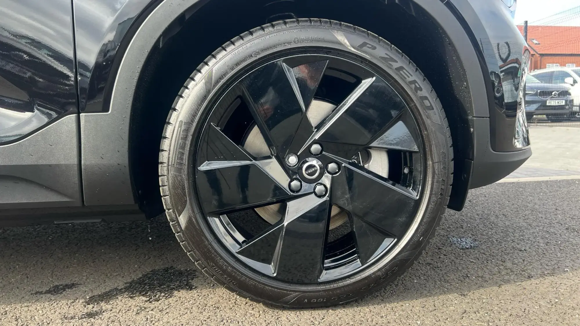 Volvo EX40 Image 9