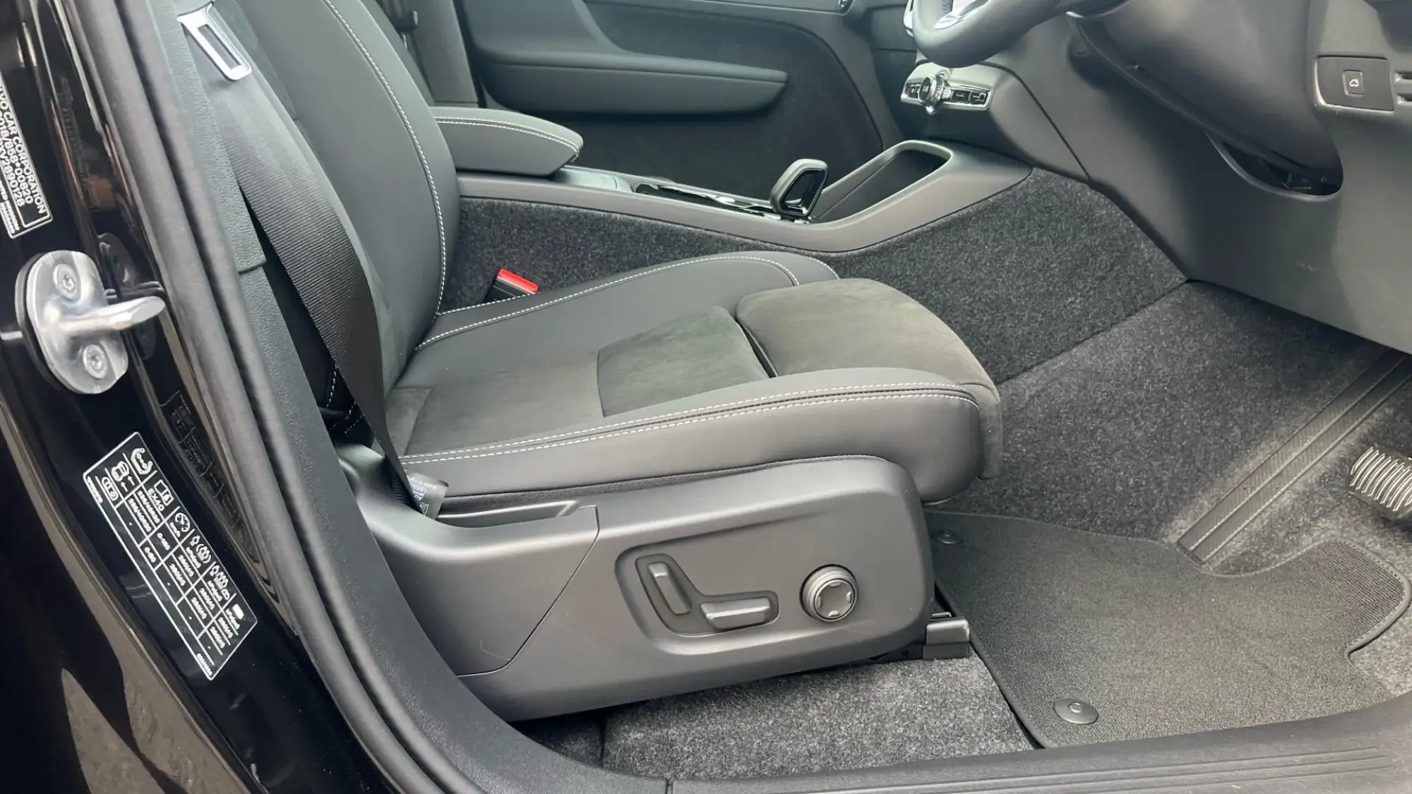 Volvo EX40 Image 30