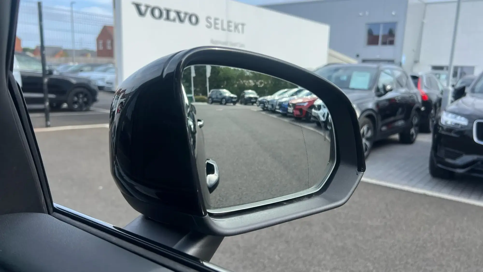 Volvo EX40 Image 32