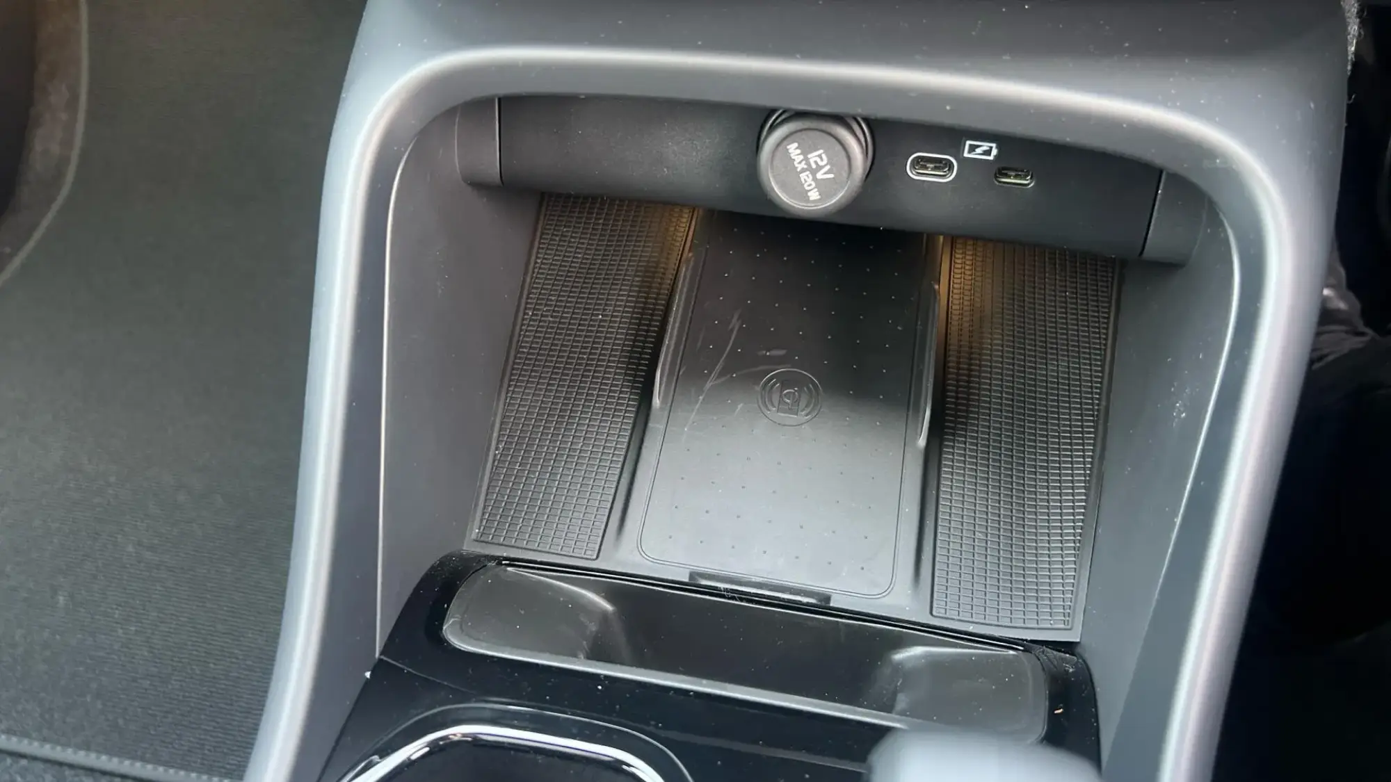 Volvo EX40 Image 38