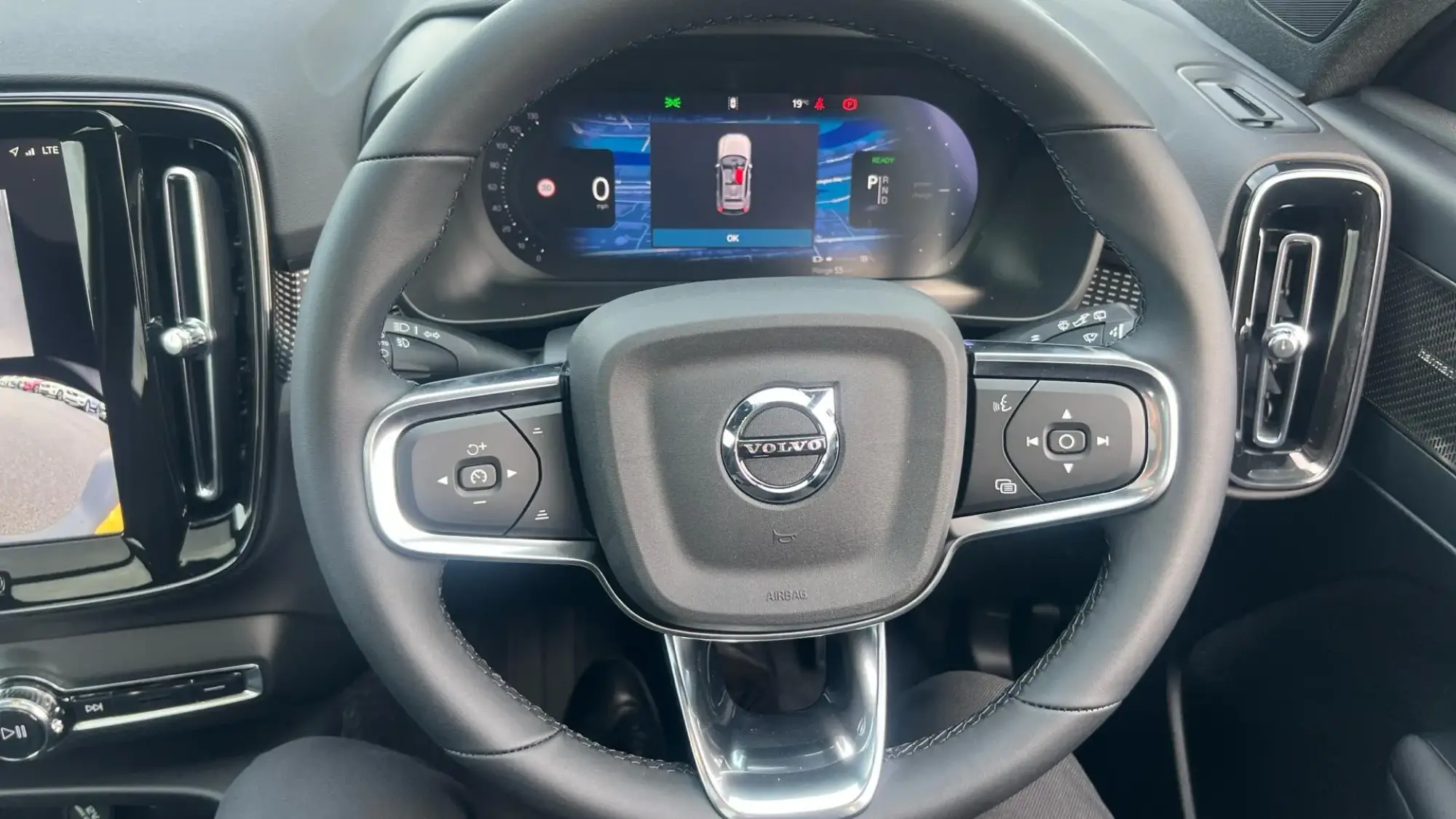 Volvo EX40 Image 39