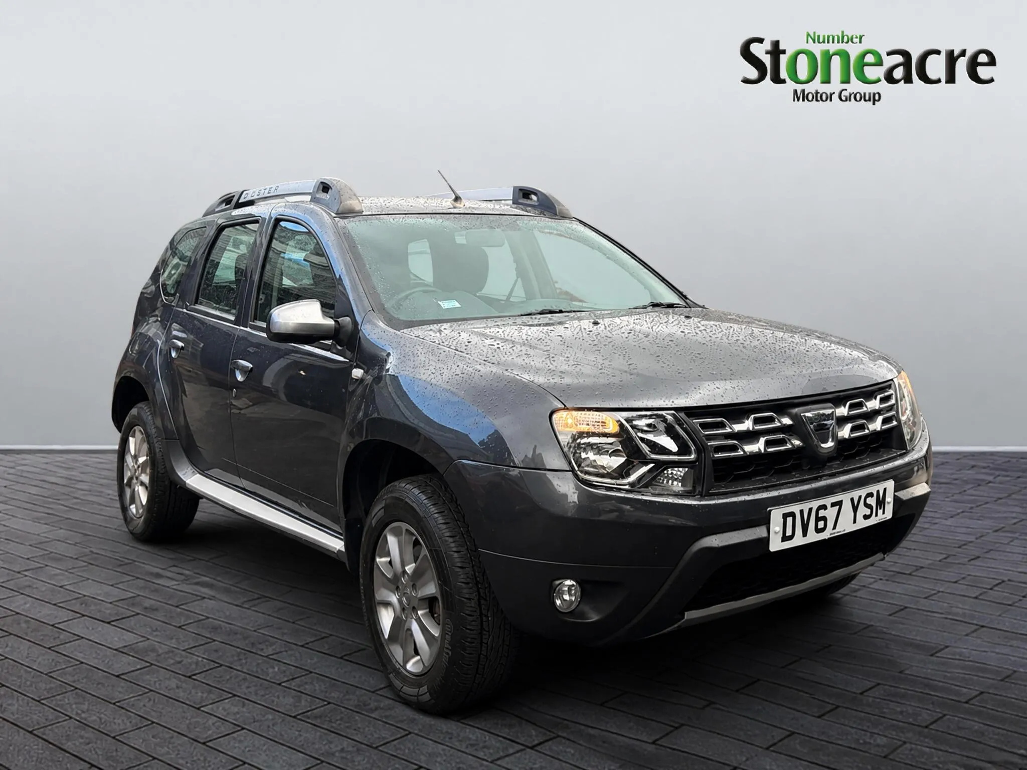 Dacia Duster listing photo