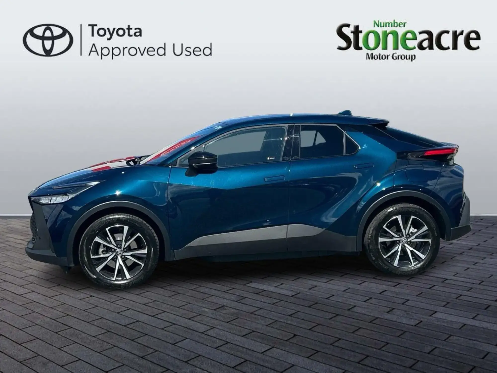 Toyota C-HR Plug-in Hybrid Image 6