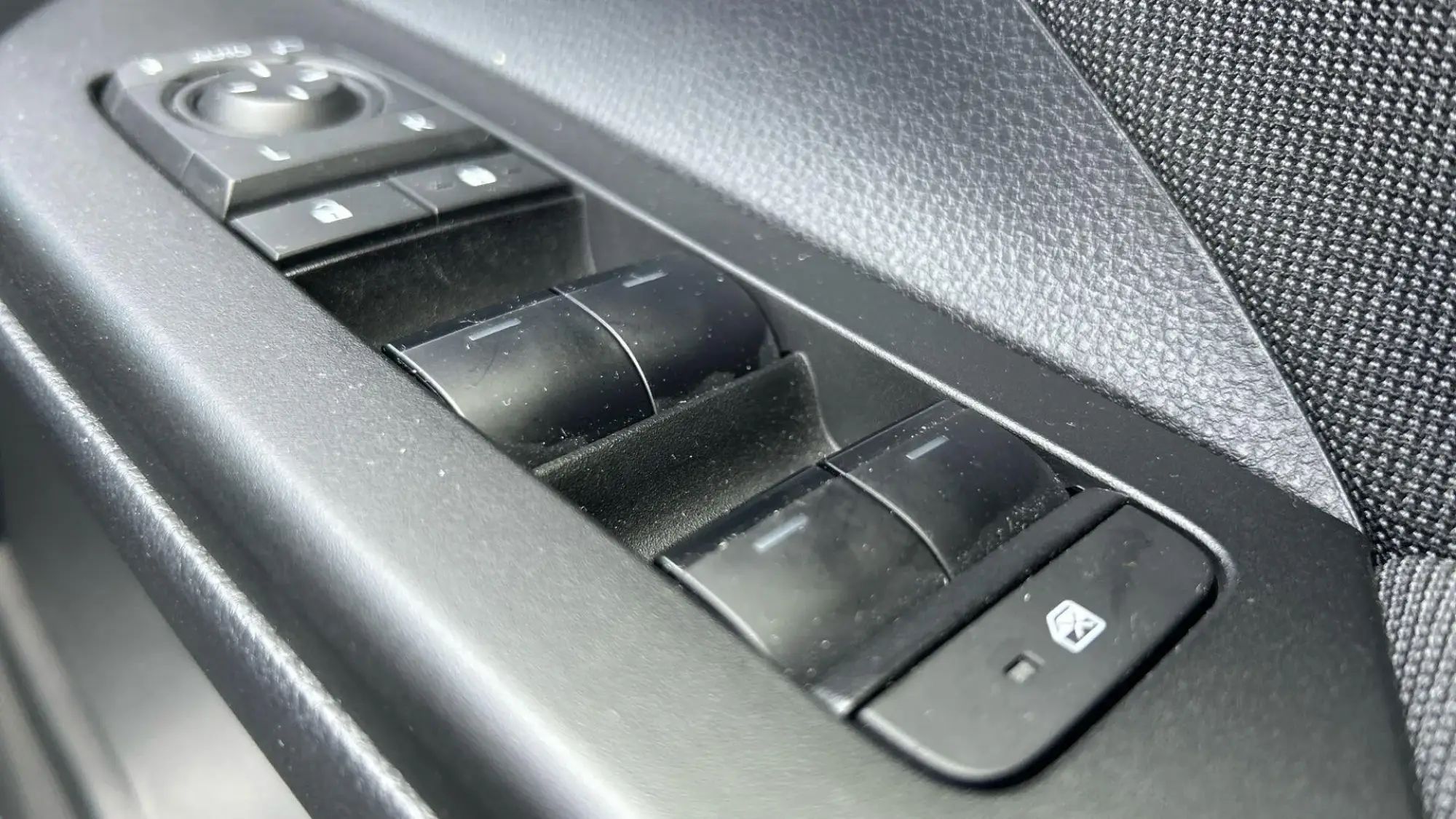 Toyota C-HR Plug-in Hybrid Image 39