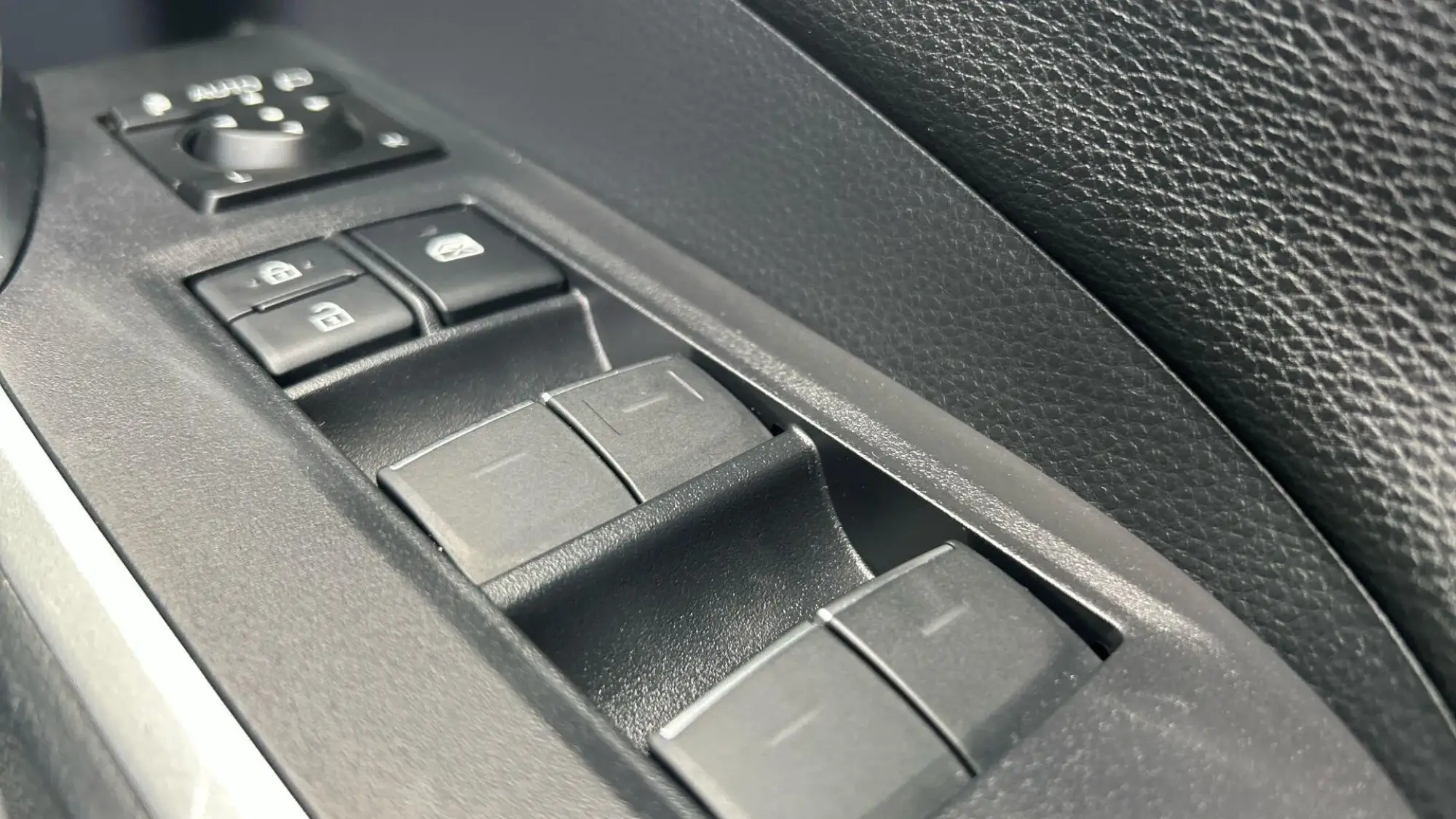 Toyota RAV4 Plug-in Hybrid Image 38