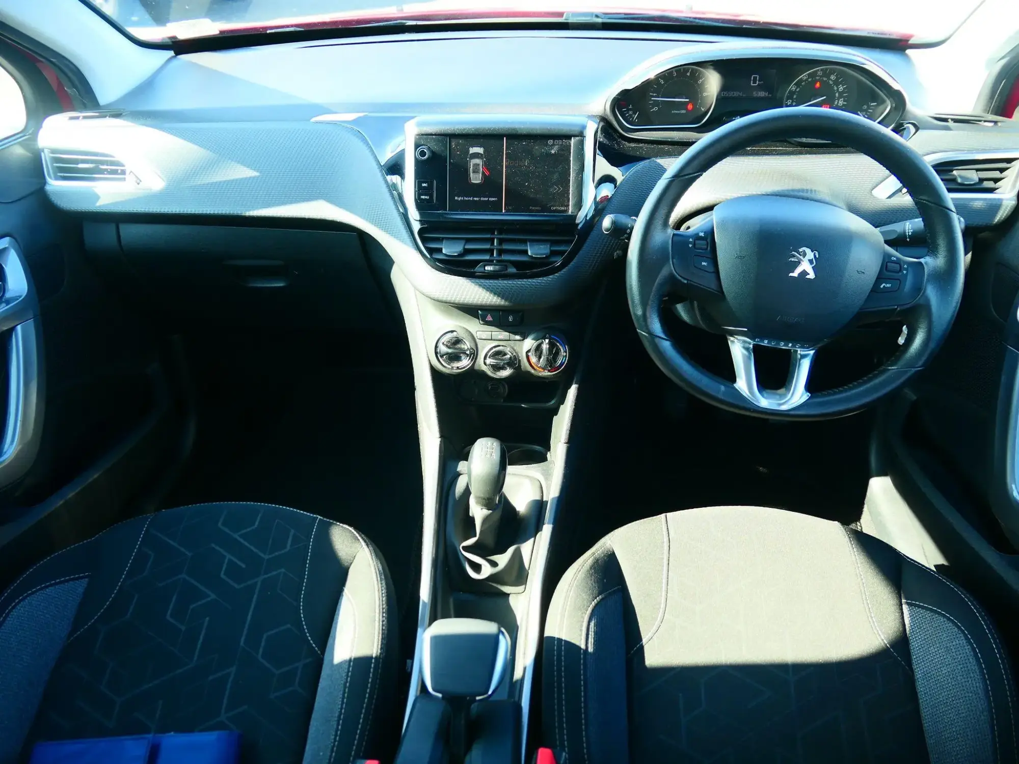 Peugeot 2008 Image 10