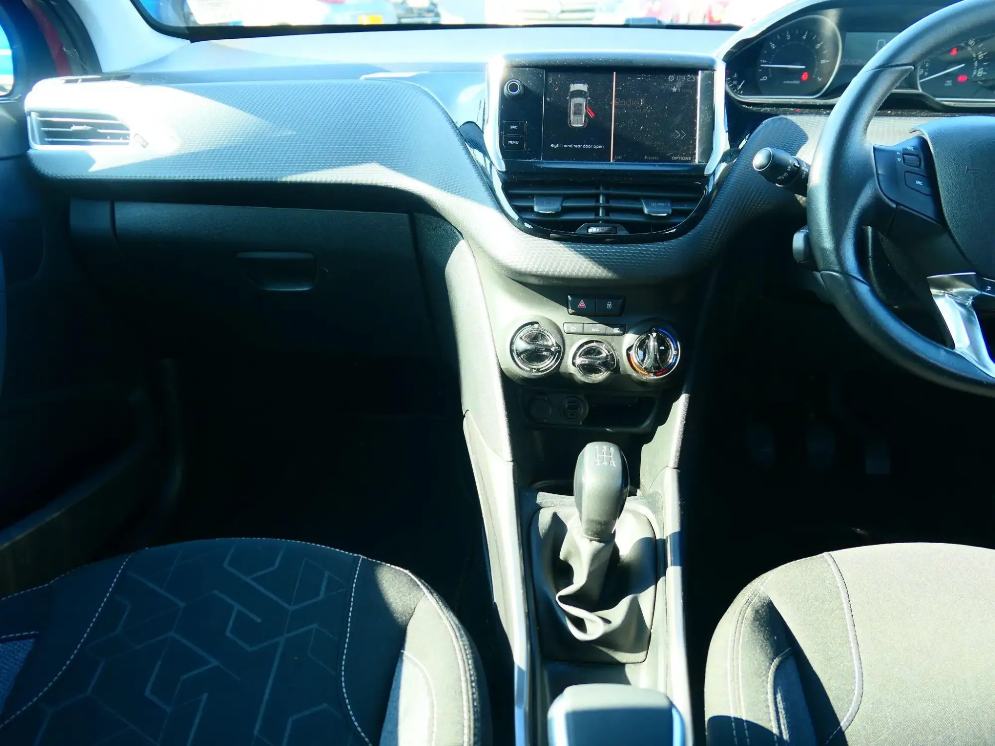 Peugeot 2008 Image 12