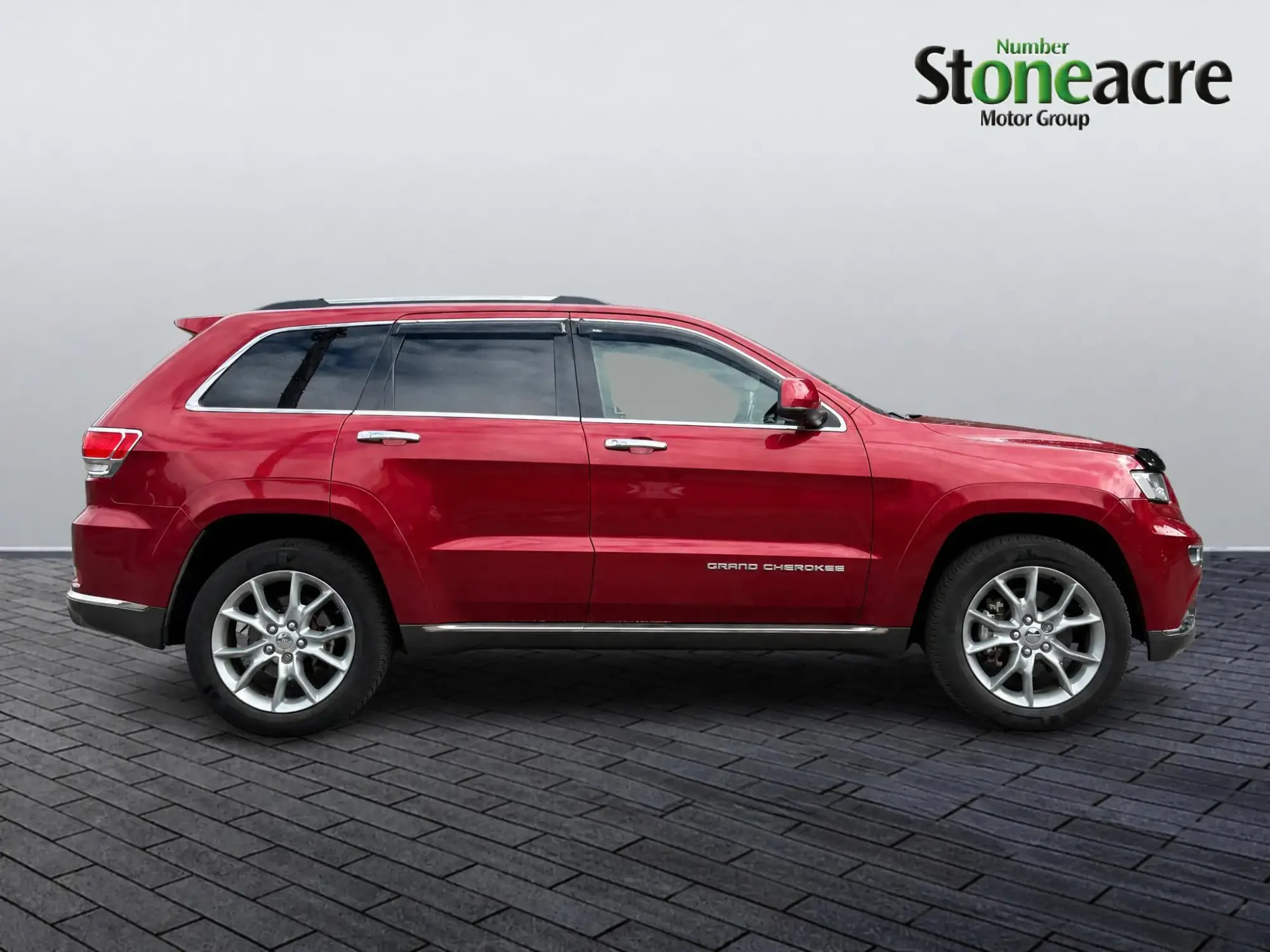 Jeep Grand Cherokee 3.0 V6 CRD Summit Auto 4WD Euro 5 5dr OW14EUZ Image 2 Jeep Grand Cherokee 3.0 V6 CRD Summit Auto 4WD Euro 5 5dr OW14EUZ Image 2