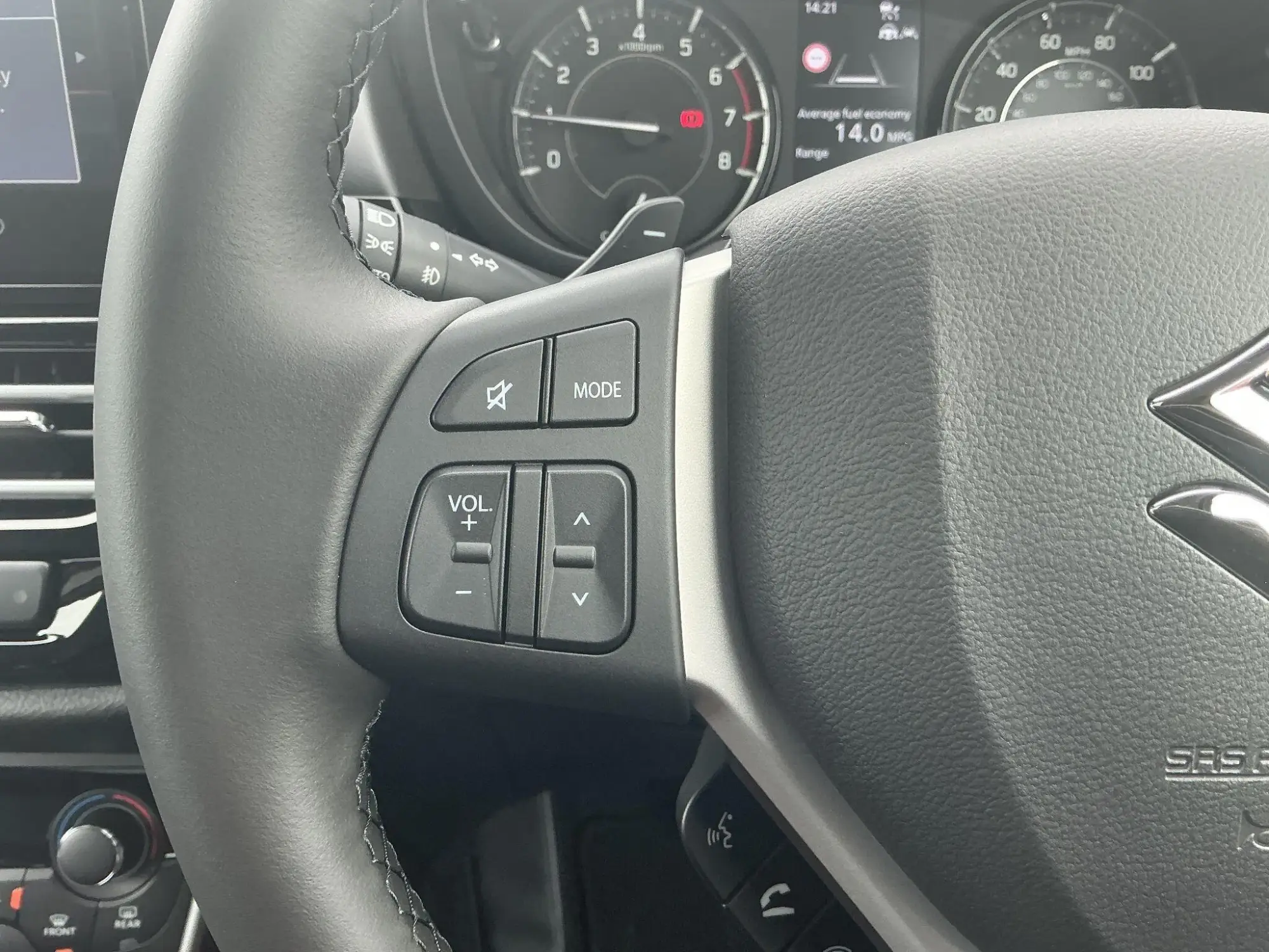 Suzuki S-Cross Image 24