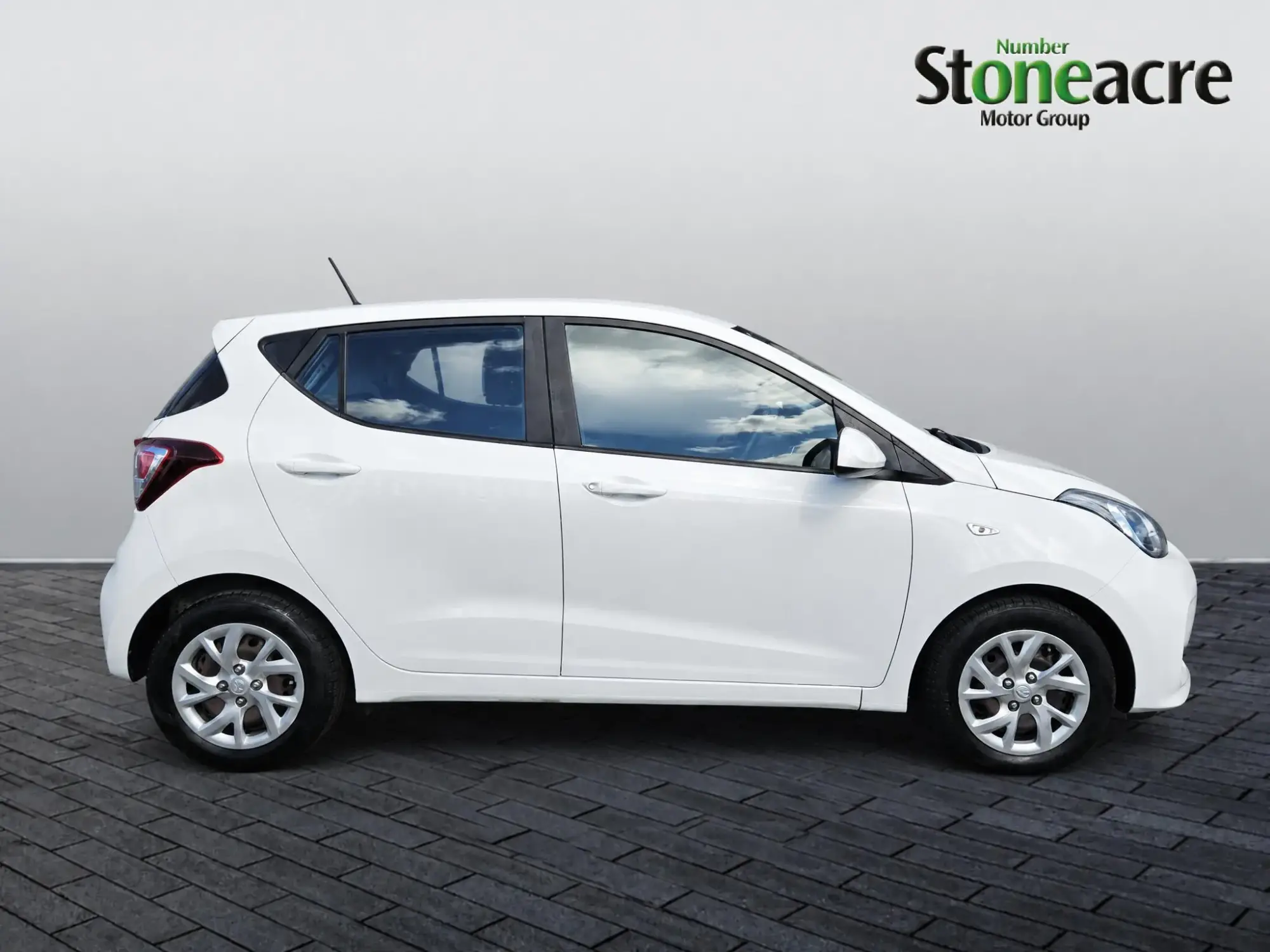 Hyundai i10 Image 2 Hyundai i10 Image 2
