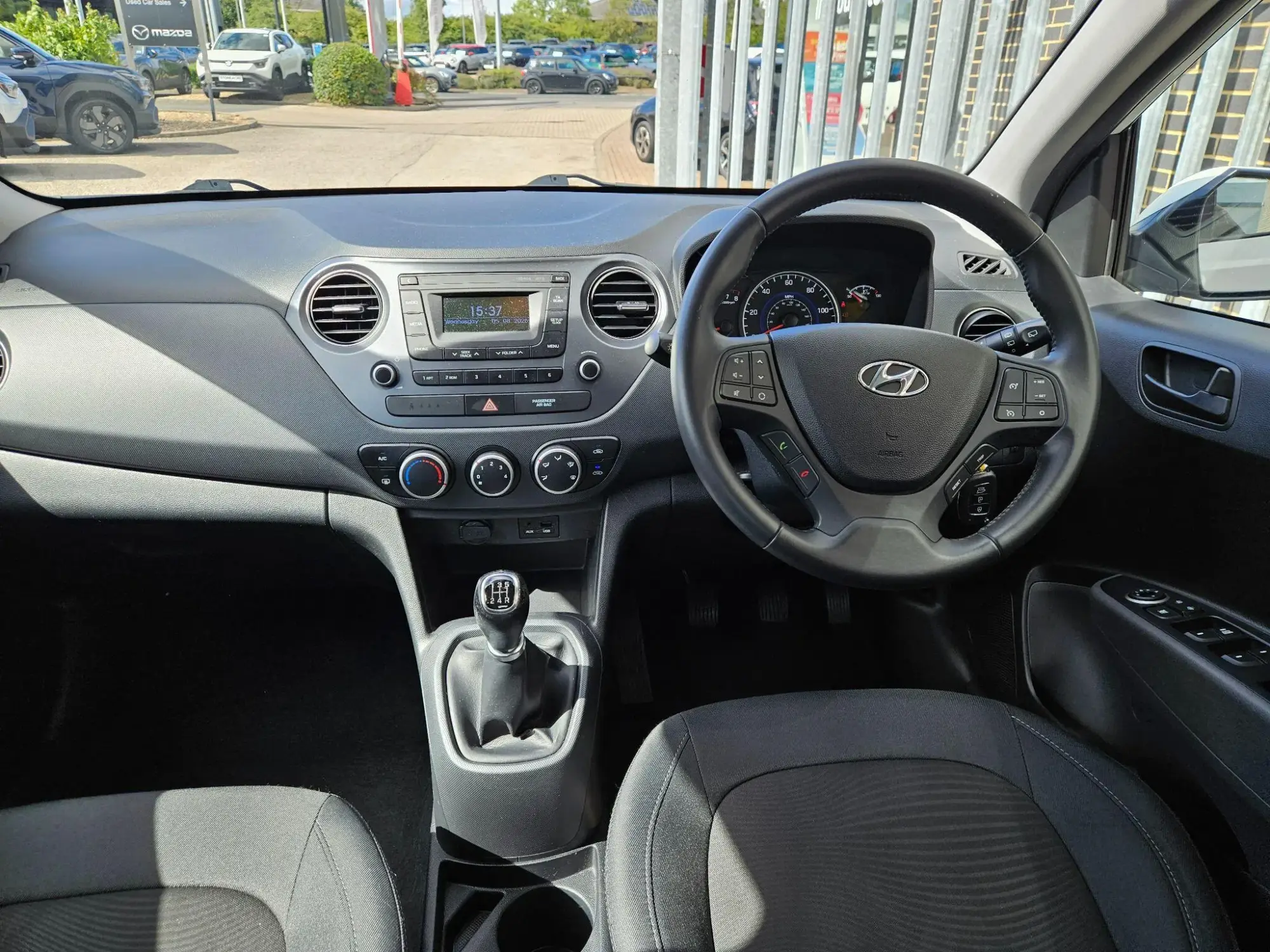 Hyundai i10 Image 12 Hyundai i10 Image 12