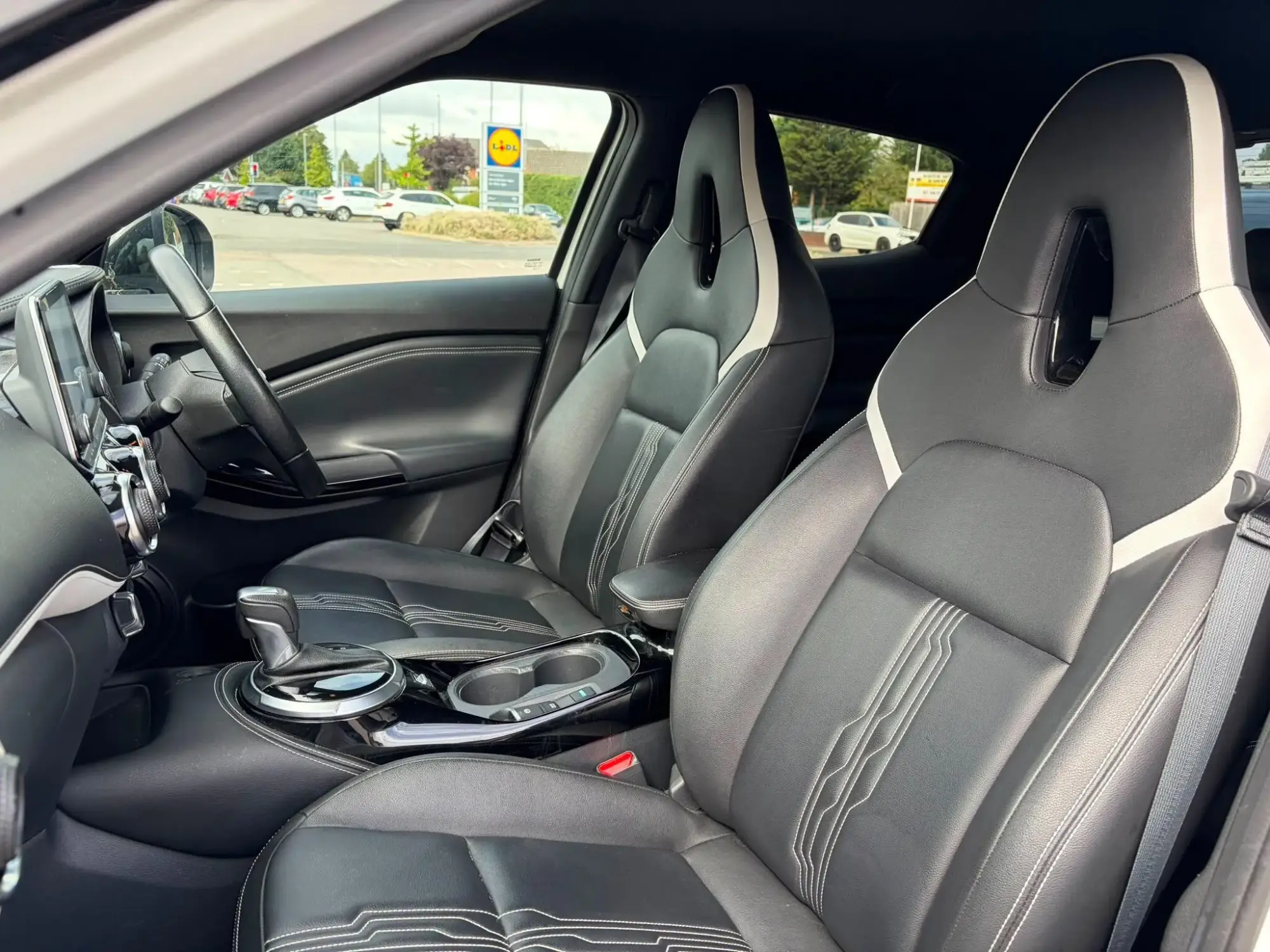 Nissan Juke Hybrid Image 25