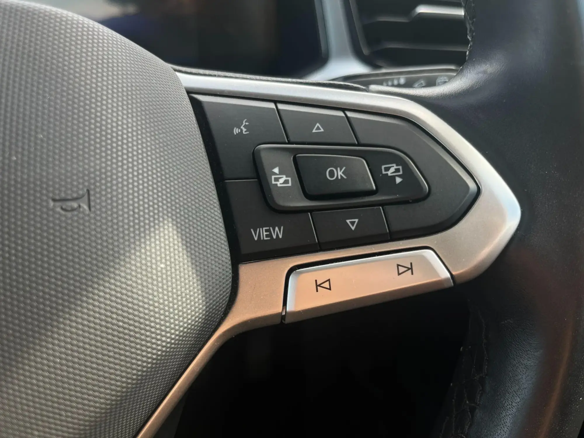 Volkswagen T-Roc Image 17
