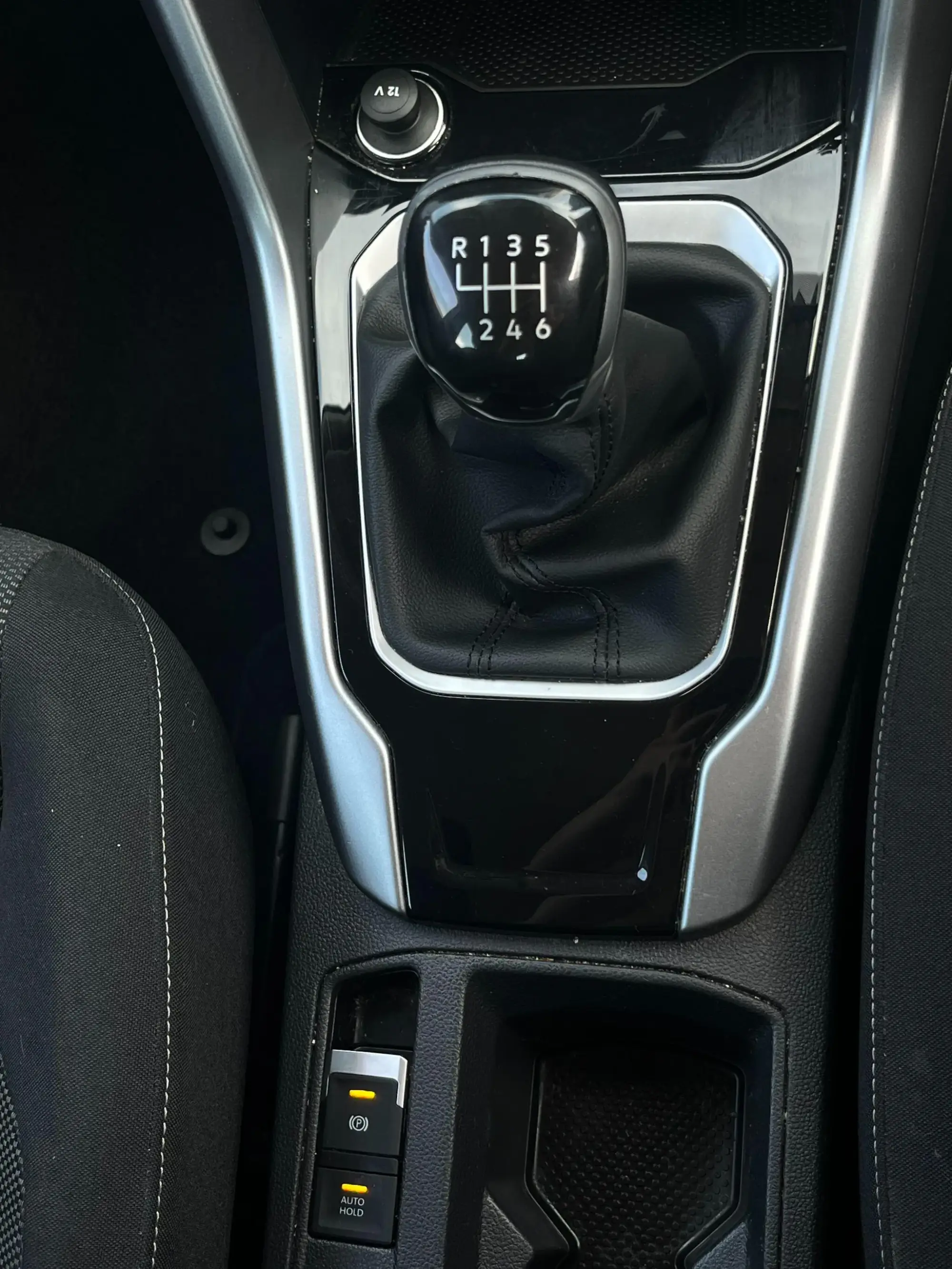 Volkswagen T-Roc Image 24