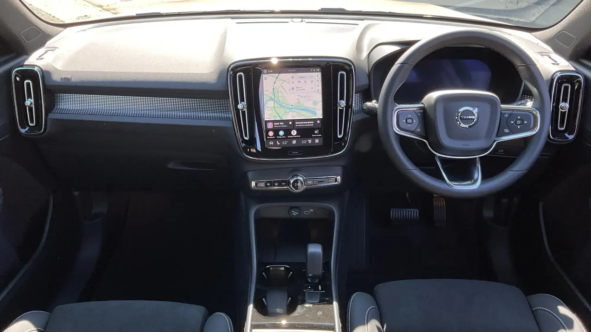 Volvo EX40 Image 5