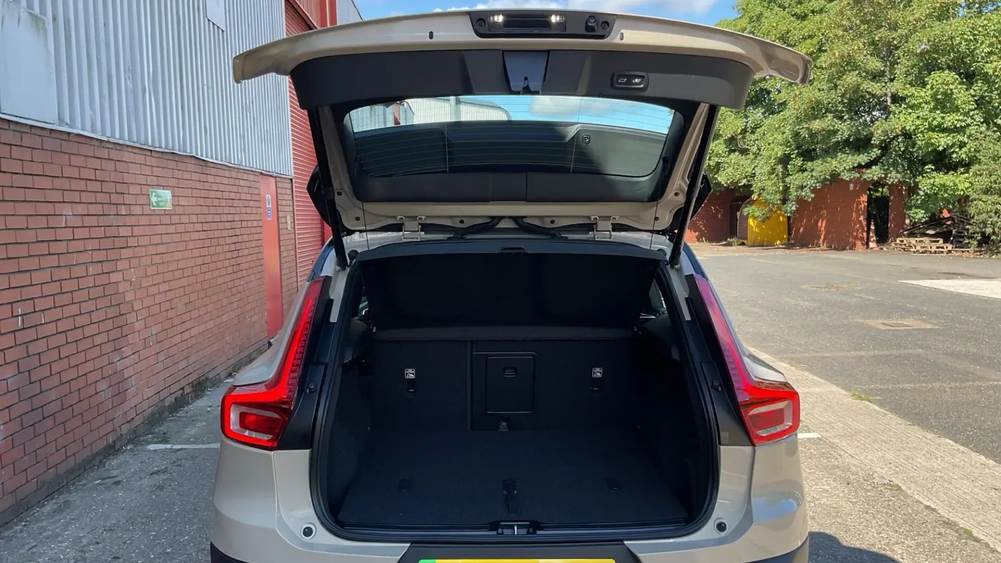 Volvo EX40 Image 13