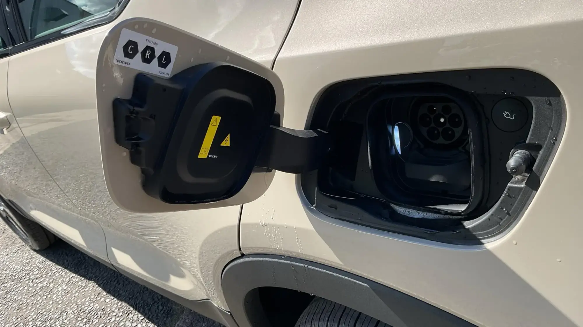 Volvo EX40 Image 16