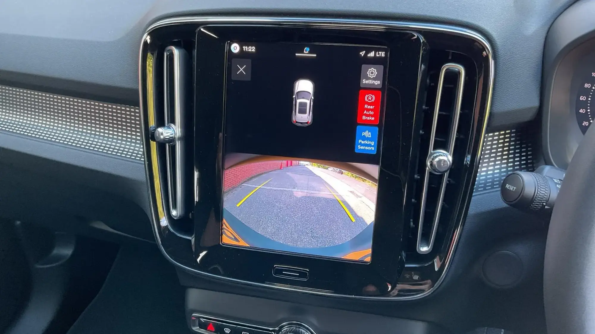 Volvo EX40 Image 19