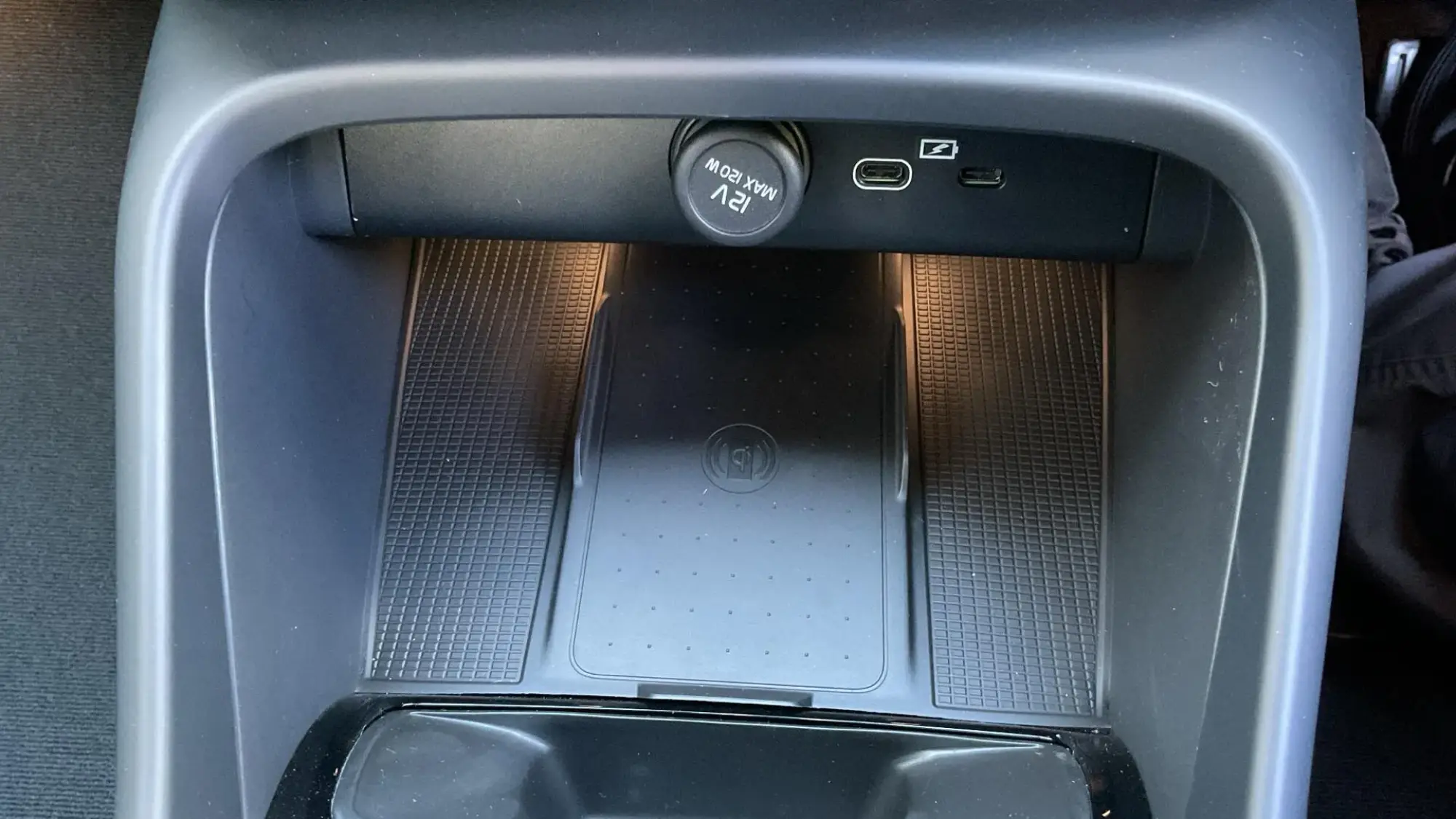 Volvo EX40 Image 27