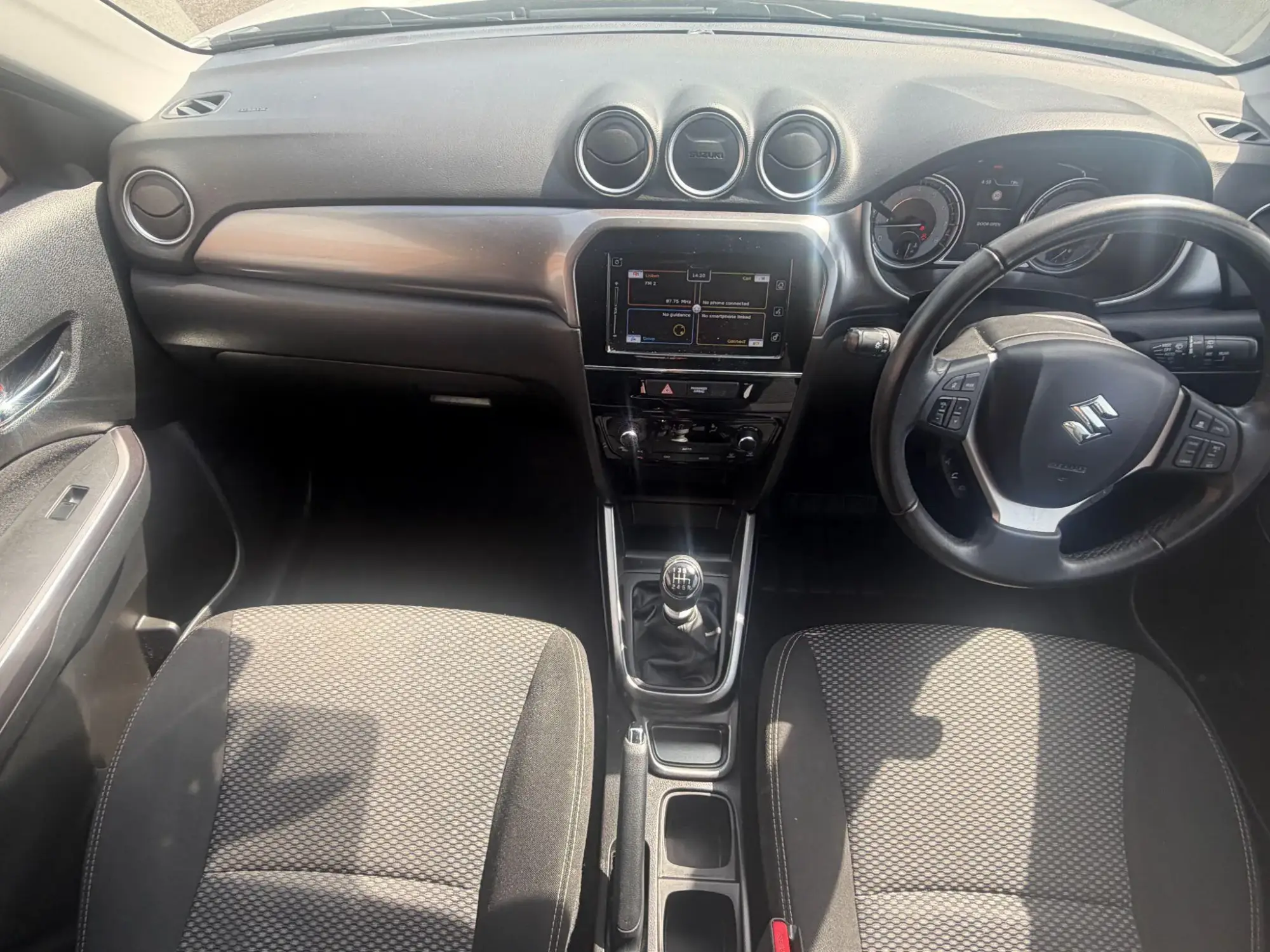 Suzuki Vitara Image 18