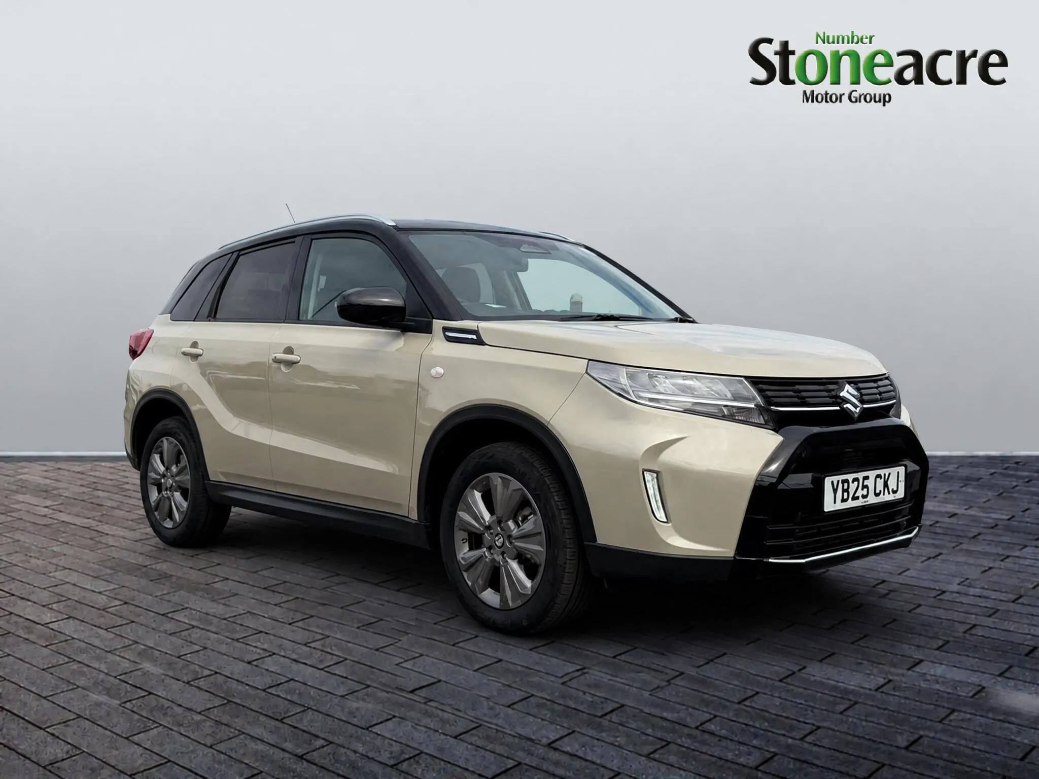 Suzuki Vitara listing photo