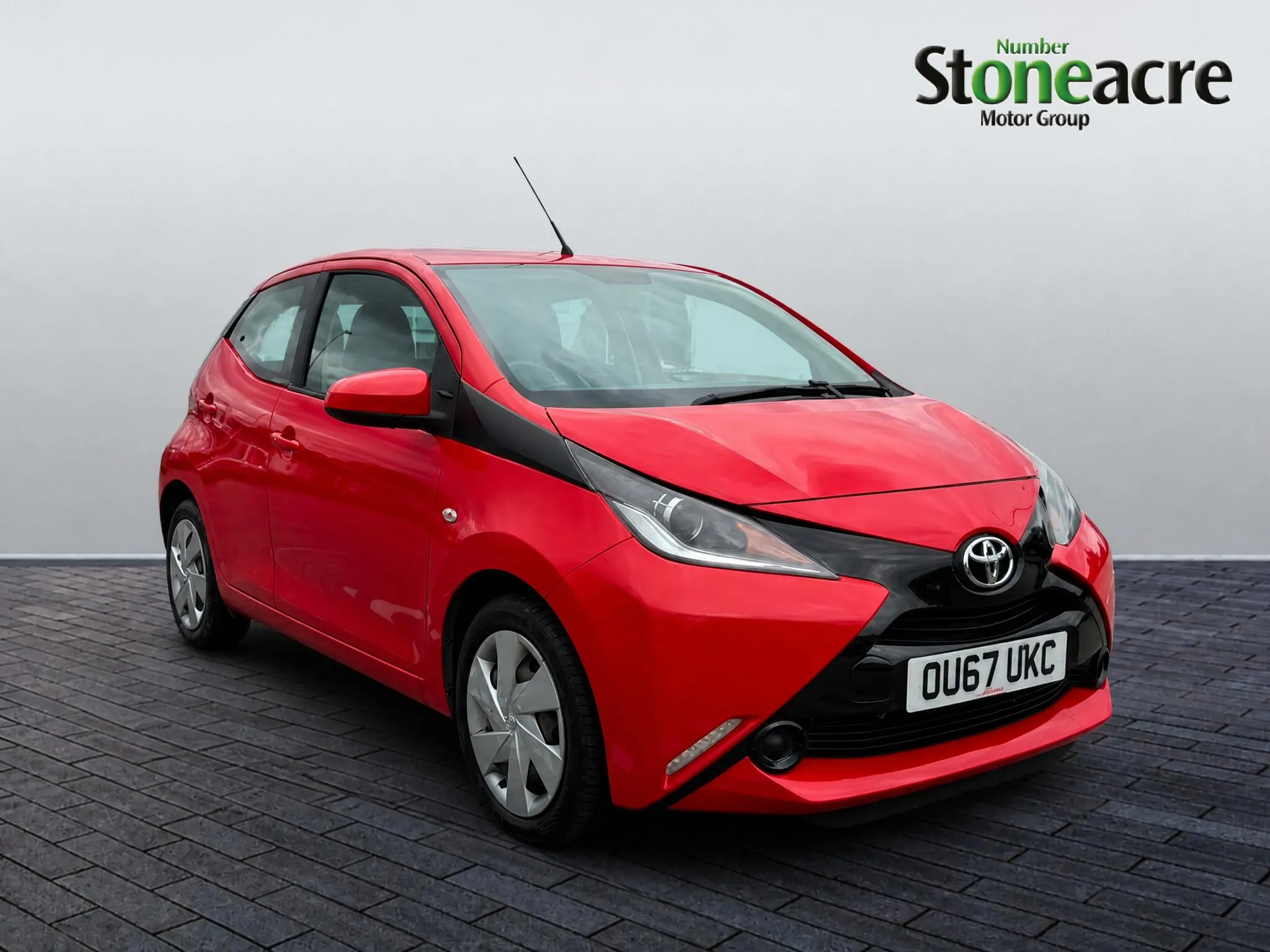 Toyota Aygo undefined 1.0 VVT-i x-play Hatchback 5dr Petrol Manual Euro 6 (68 ps)