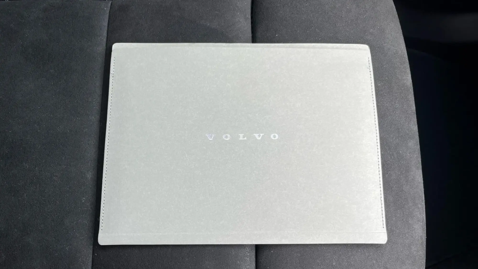 Volvo EX40 Image 14