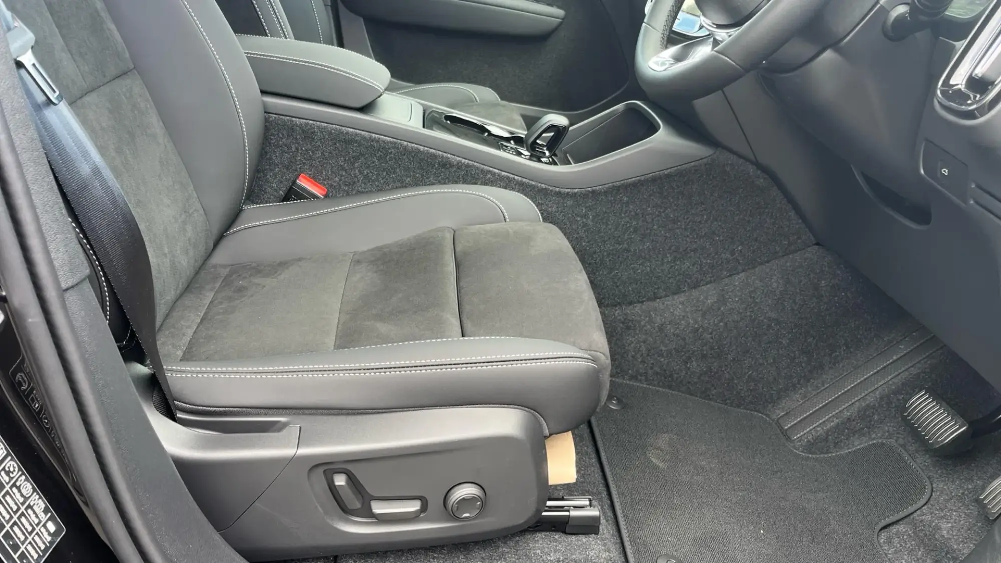 Volvo EX40 Image 28