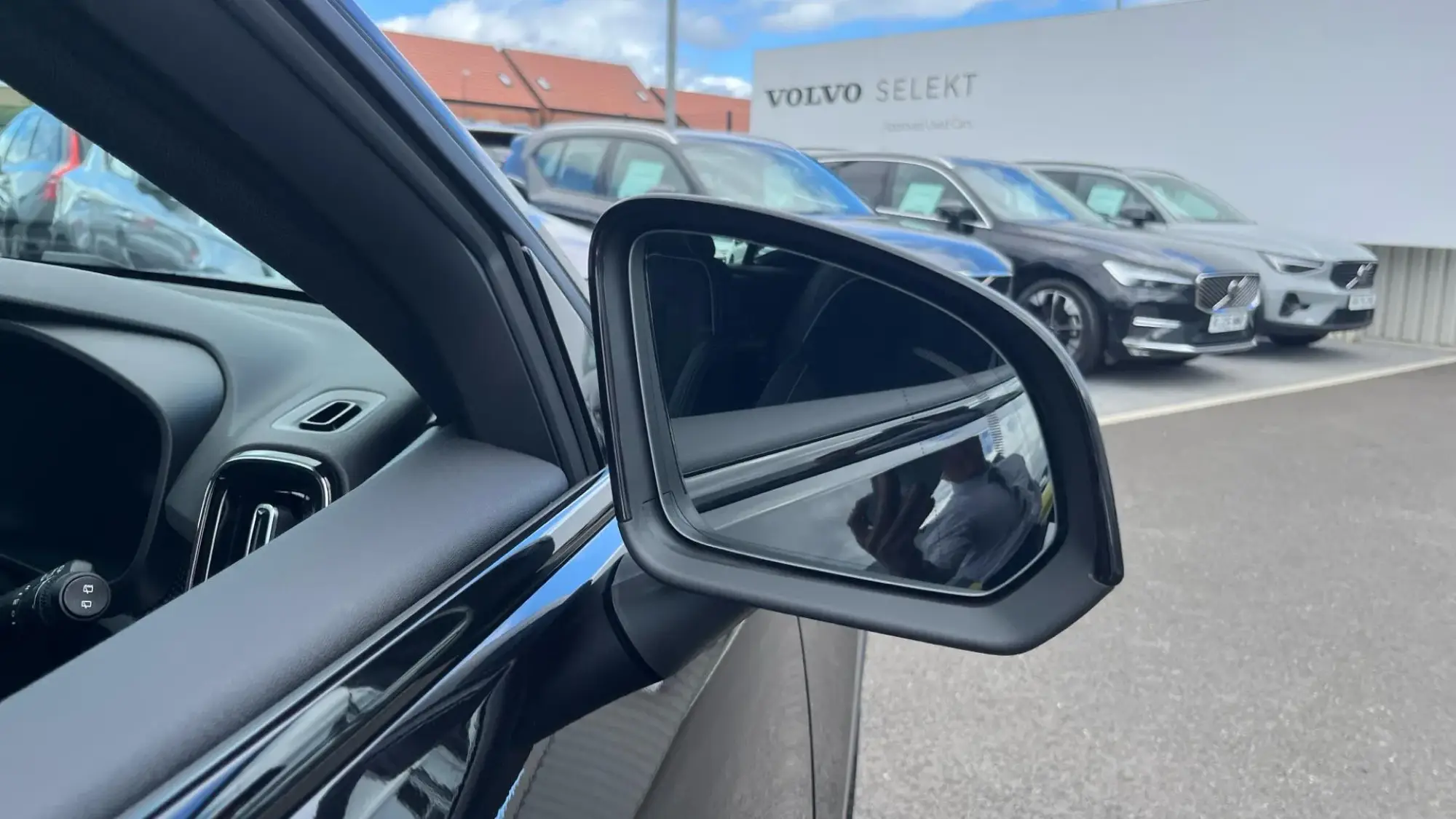 Volvo EX40 Image 29
