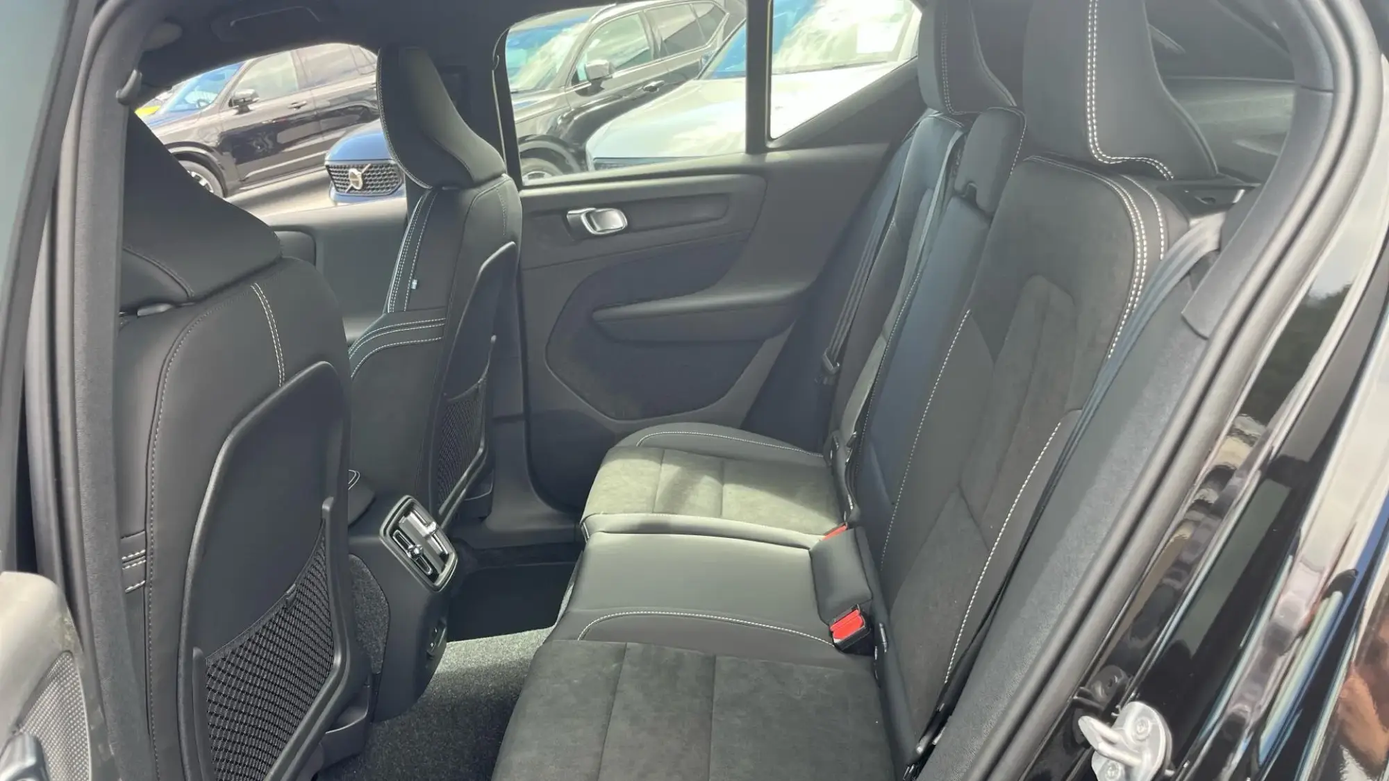 Volvo EX40 Image 30