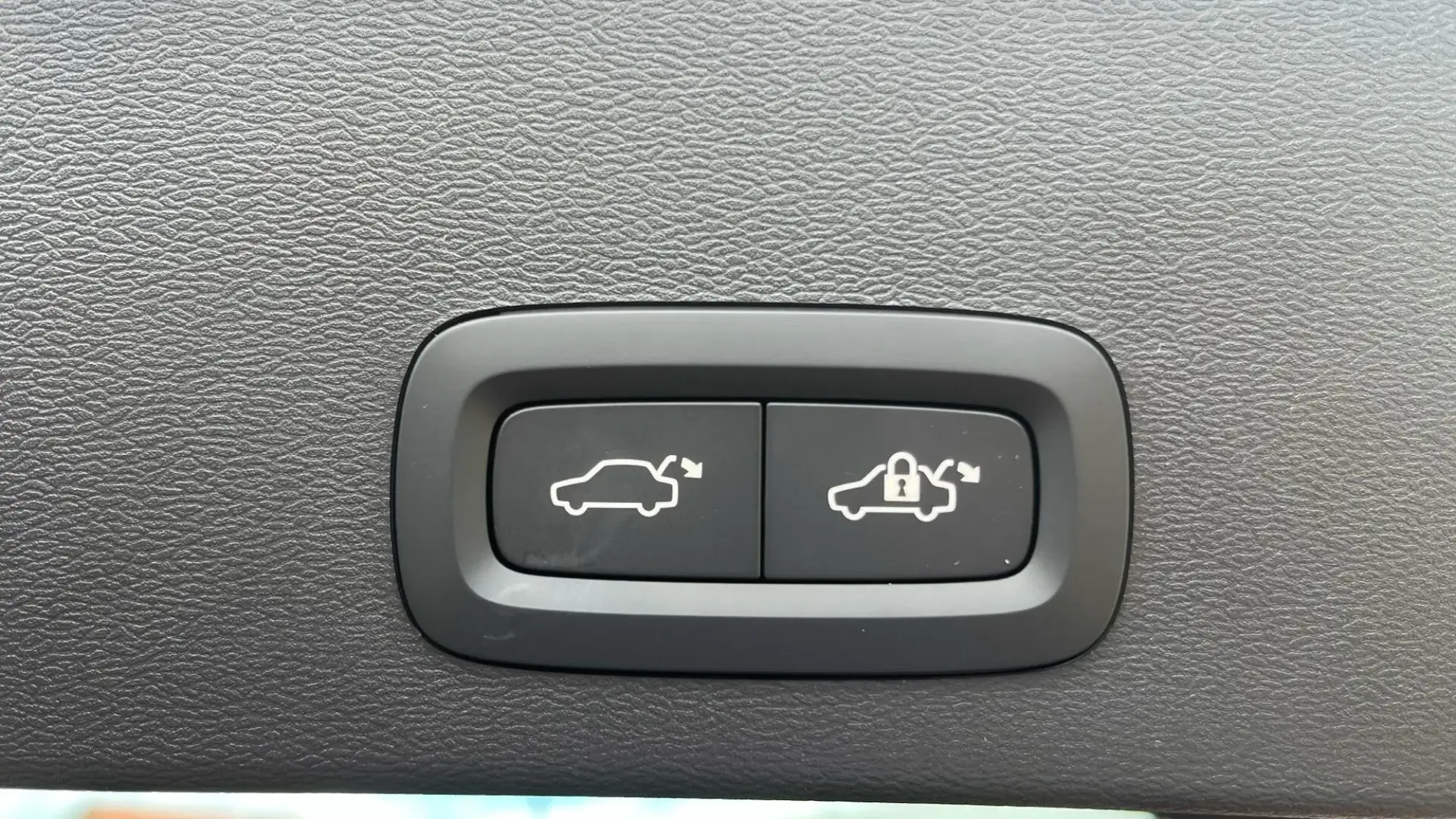 Volvo EX40 Image 32