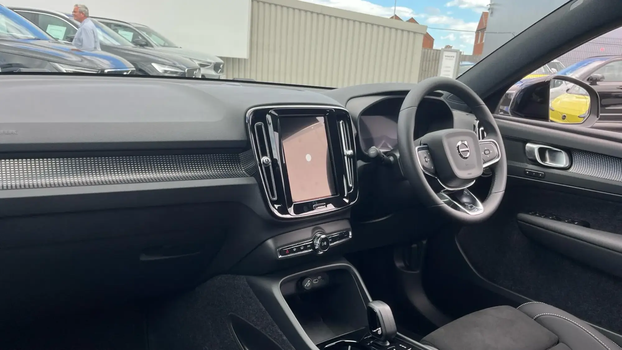 Volvo EX40 Image 39