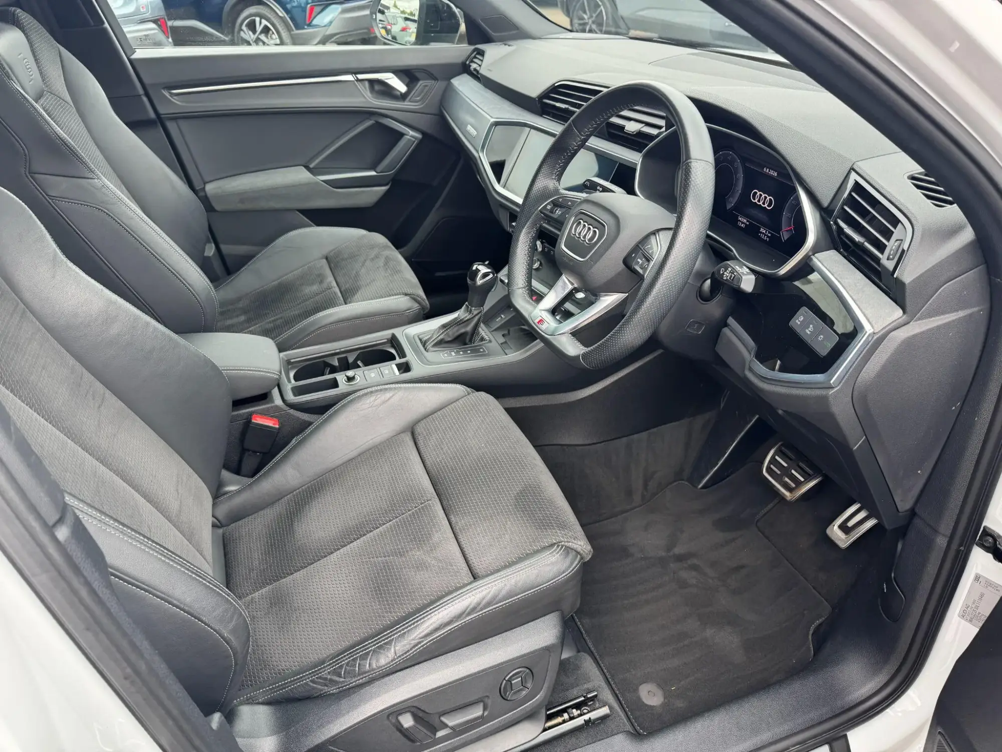Audi Q3 Image 11