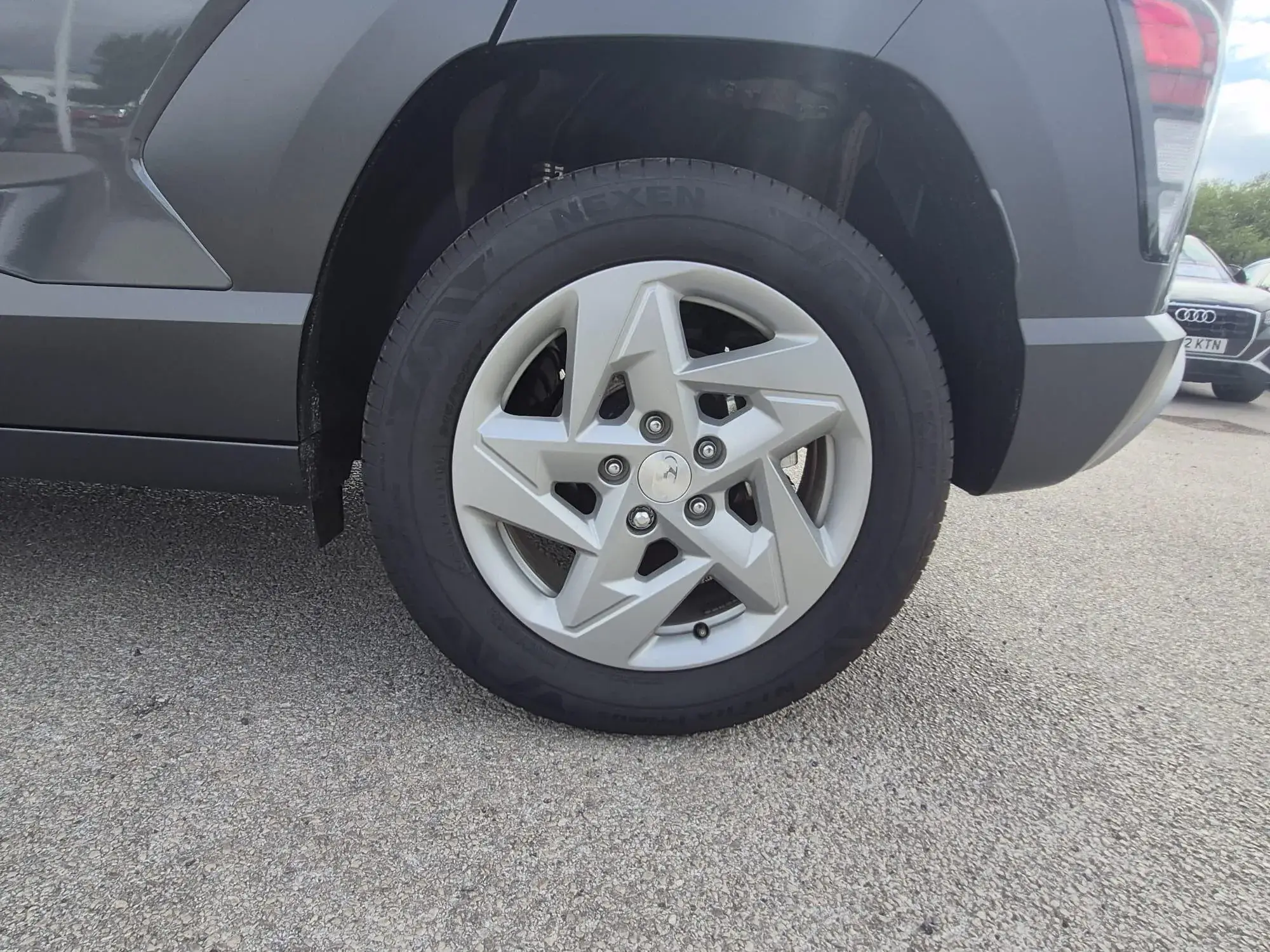 Hyundai KONA Image 13