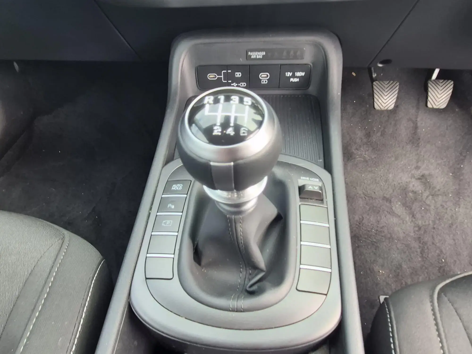 Hyundai KONA Image 32