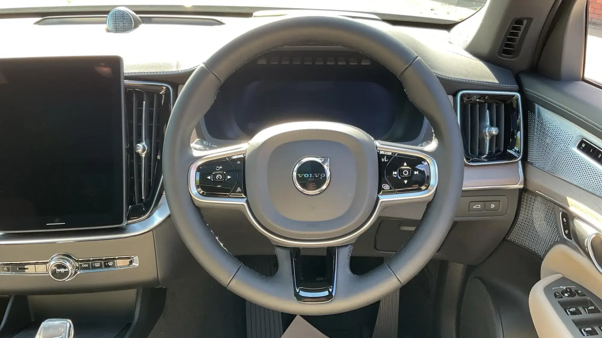Volvo XC90 Plug-In Hybrid Image 10 Volvo XC90 Plug-In Hybrid Image 10