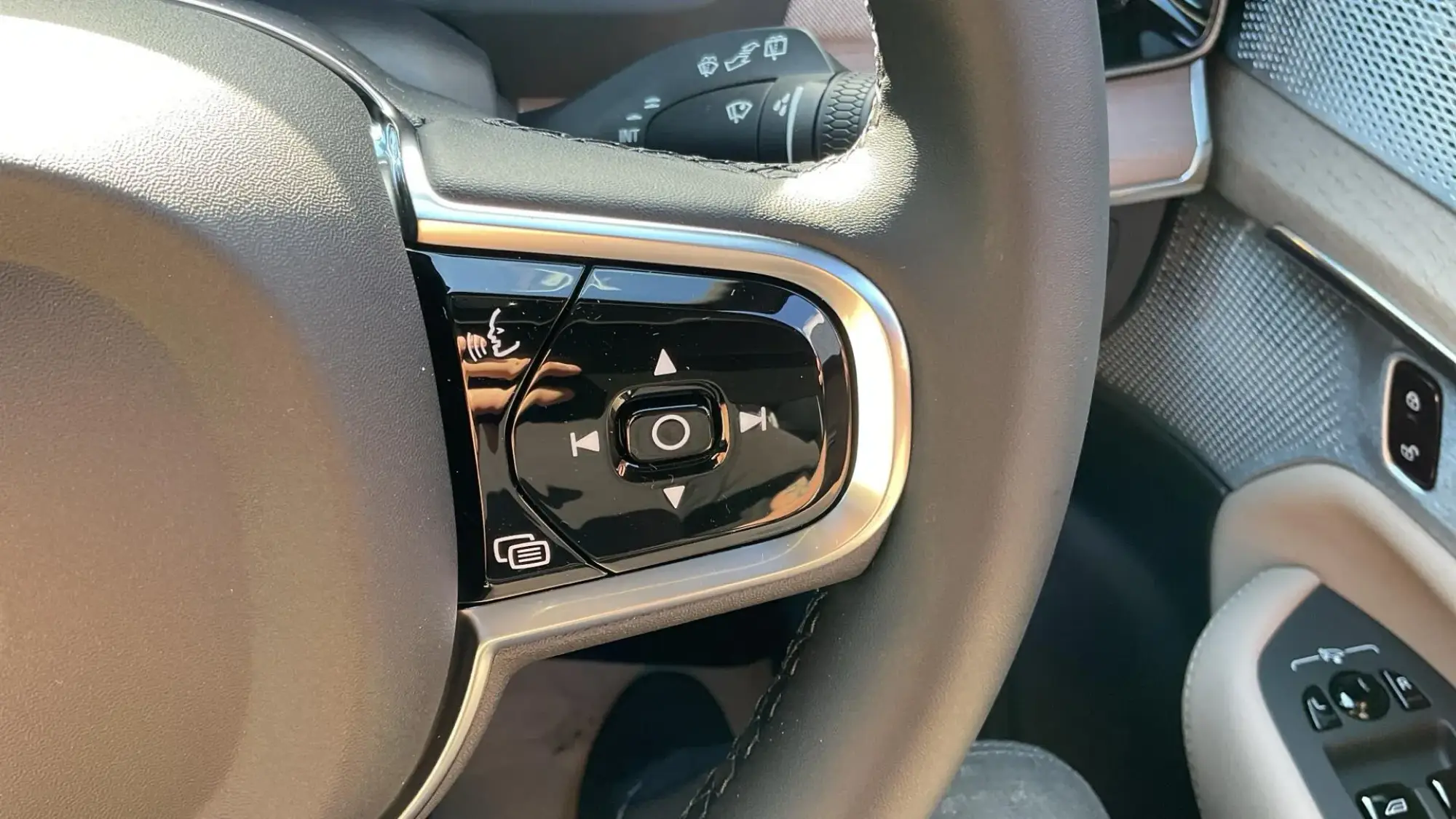 Volvo XC90 Plug-In Hybrid Image 22 Volvo XC90 Plug-In Hybrid Image 22