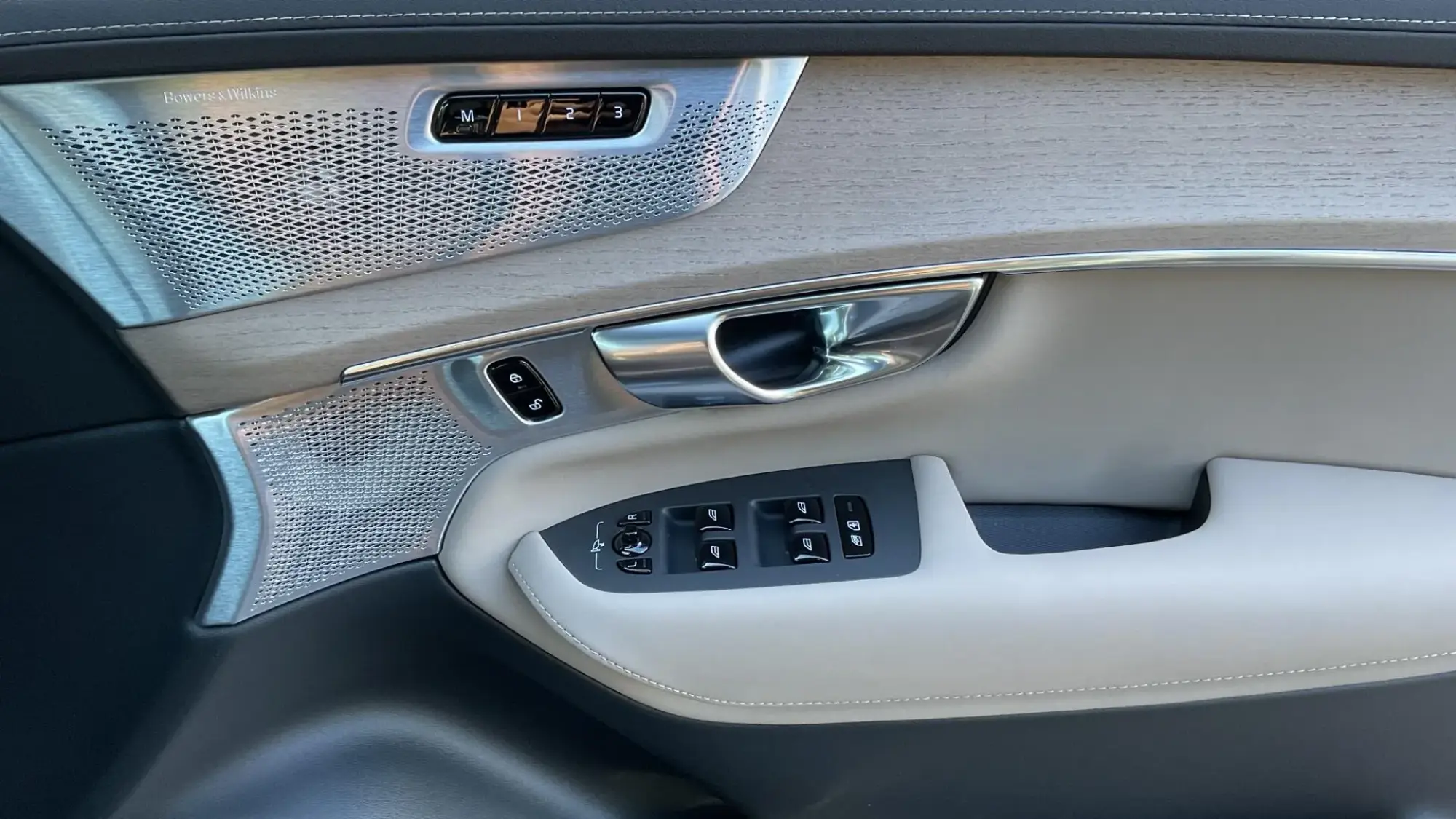 Volvo XC90 Plug-In Hybrid Image 29 Volvo XC90 Plug-In Hybrid Image 29