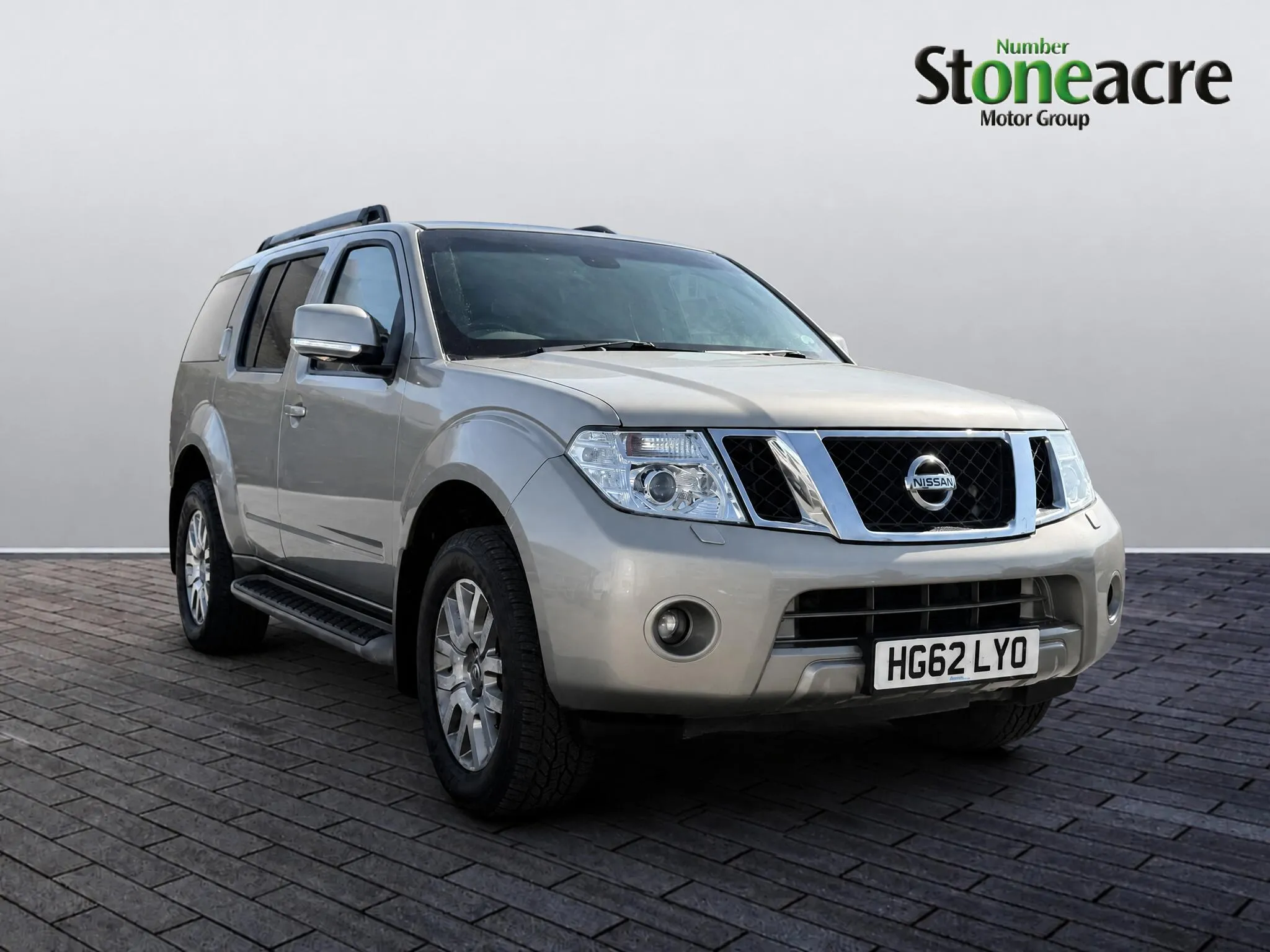 Nissan Pathfinder listing photo