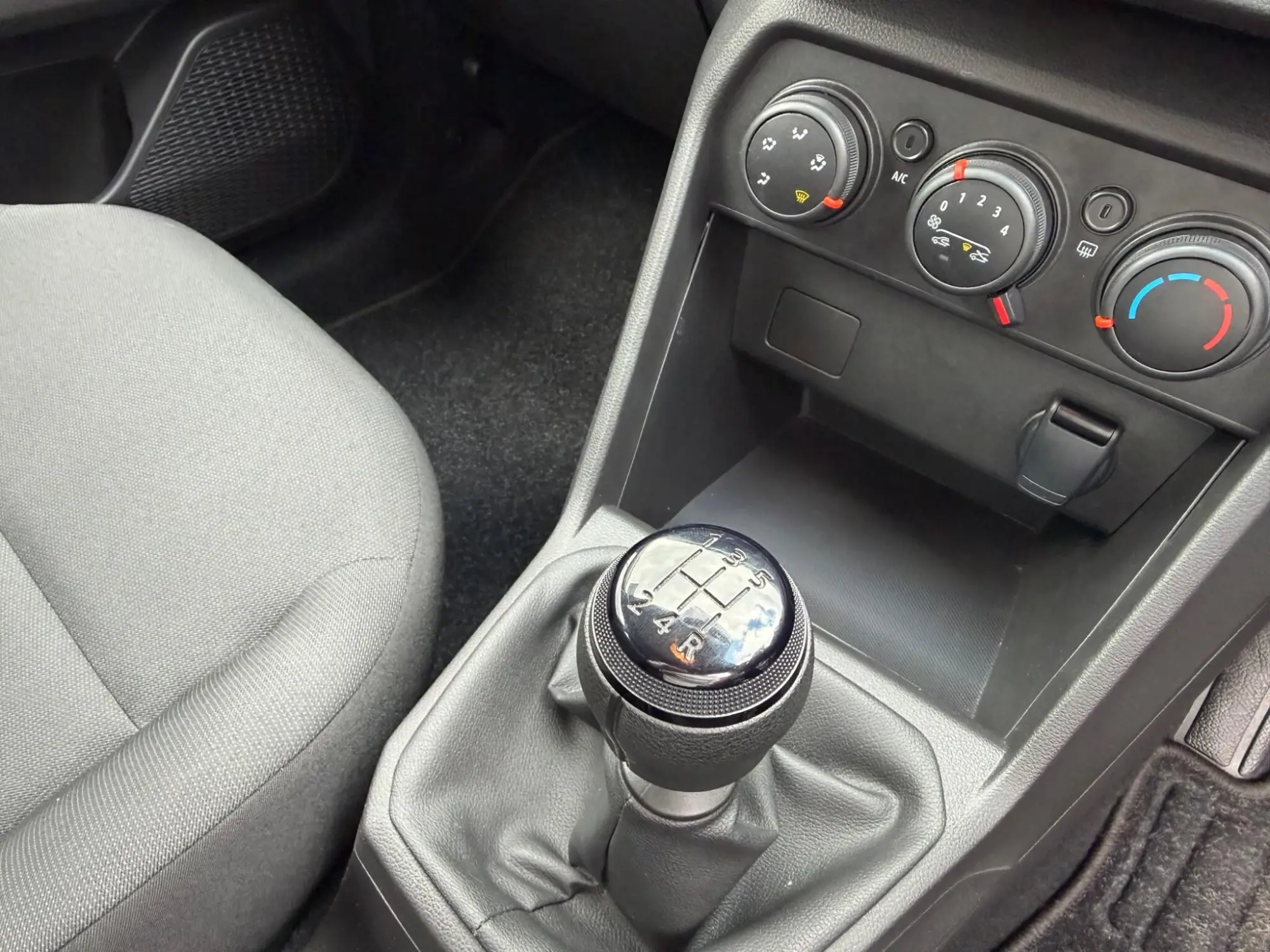 Dacia Sandero Image 19 Dacia Sandero Image 19