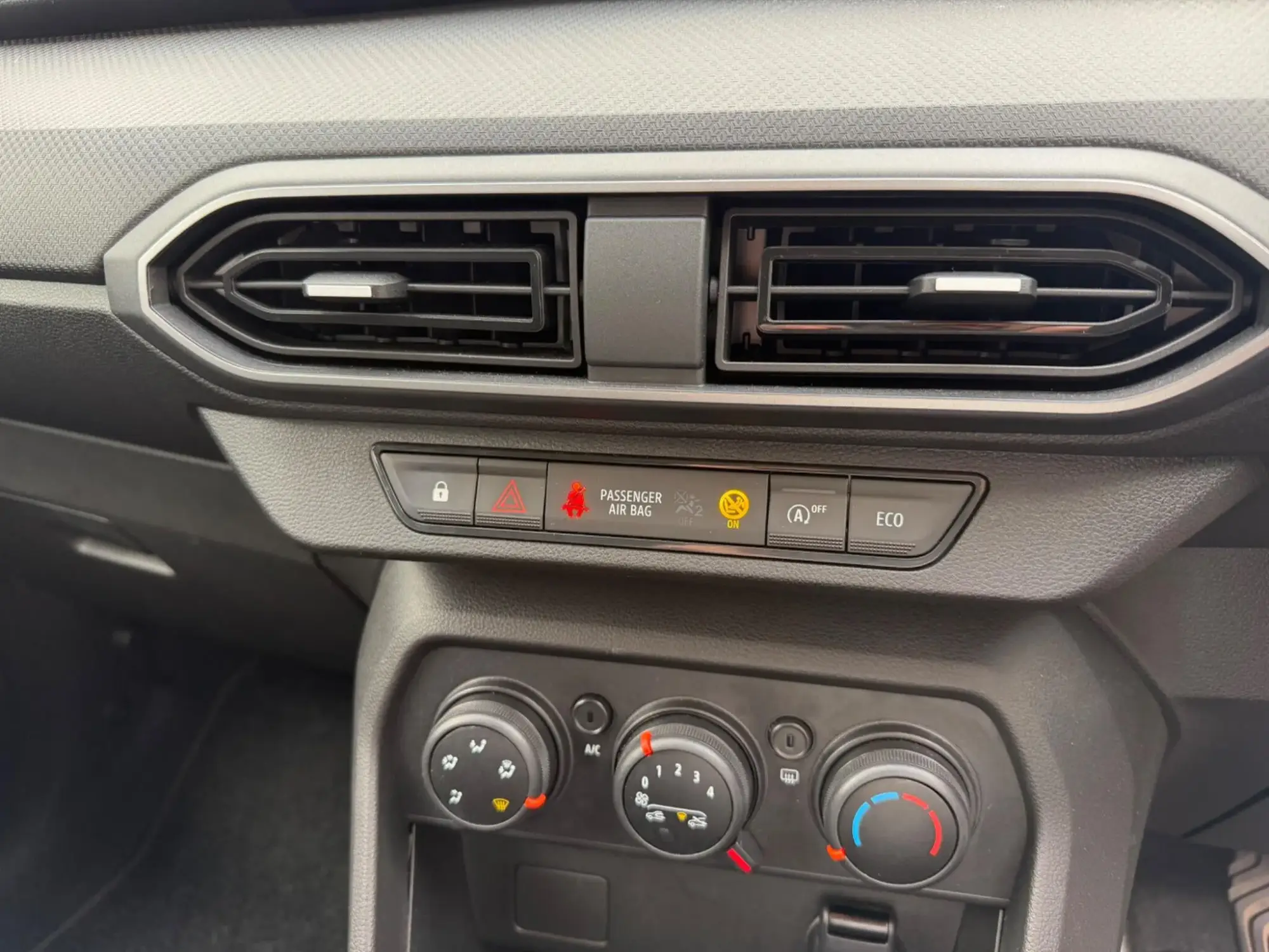 Dacia Sandero Image 21 Dacia Sandero Image 21