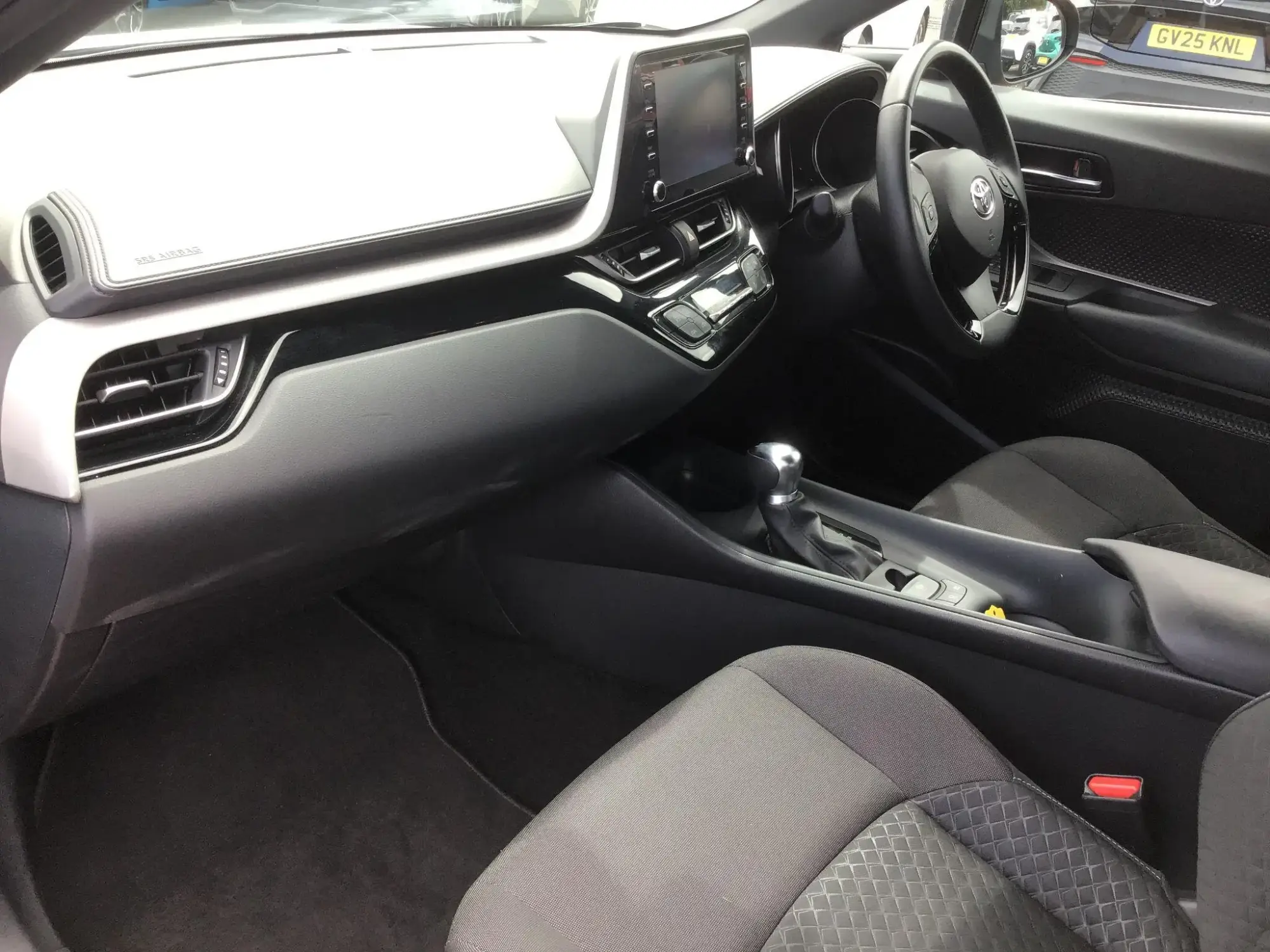 Toyota C-HR Self-Charging Hybrid Image 5