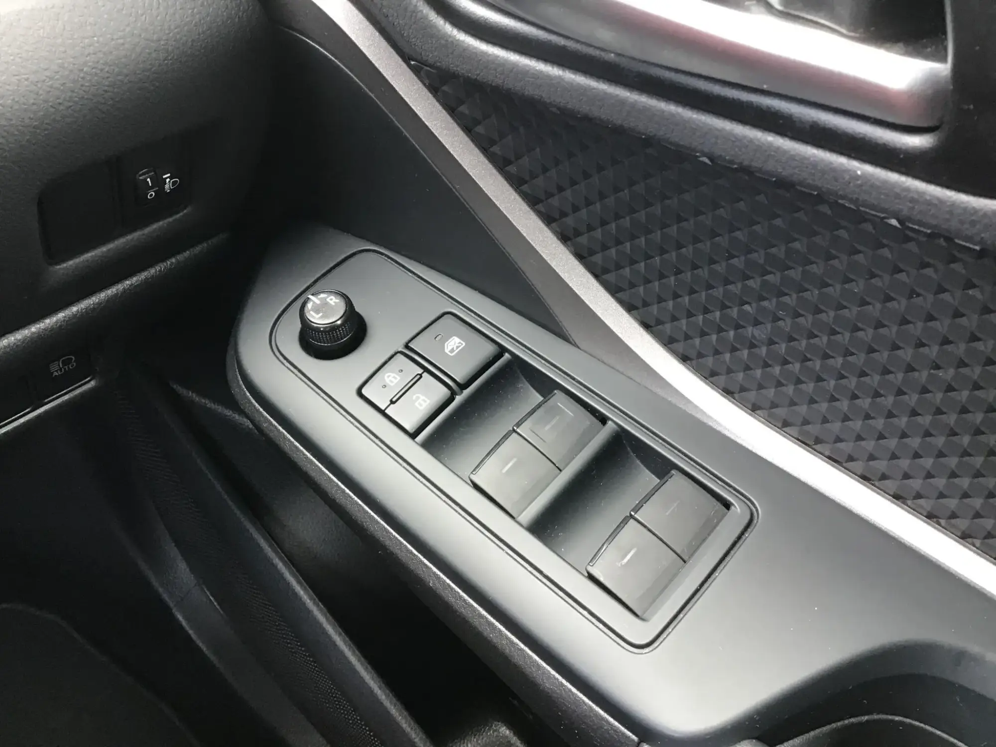 Toyota C-HR Self-Charging Hybrid Image 12