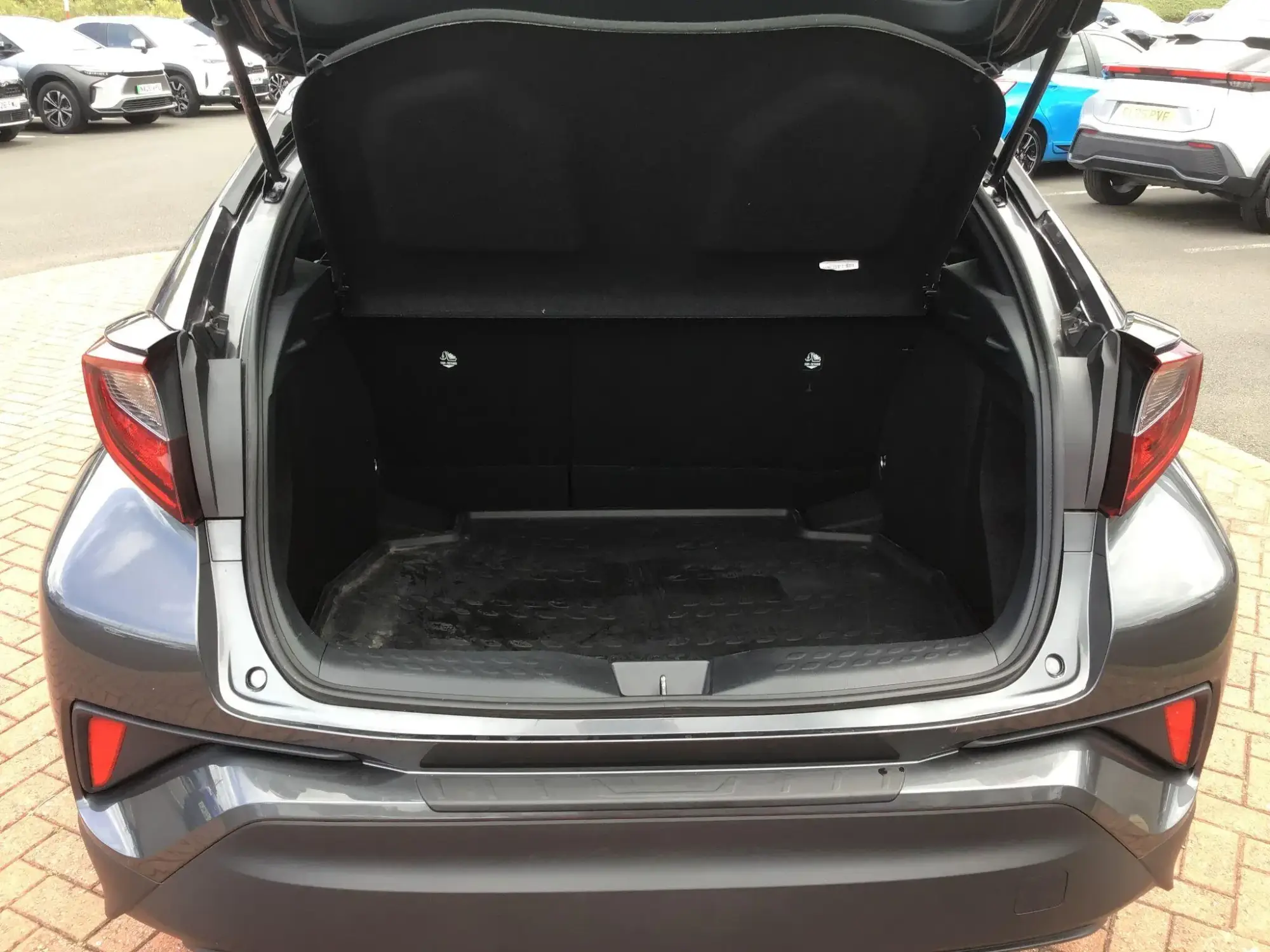 Toyota C-HR Self-Charging Hybrid Image 17
