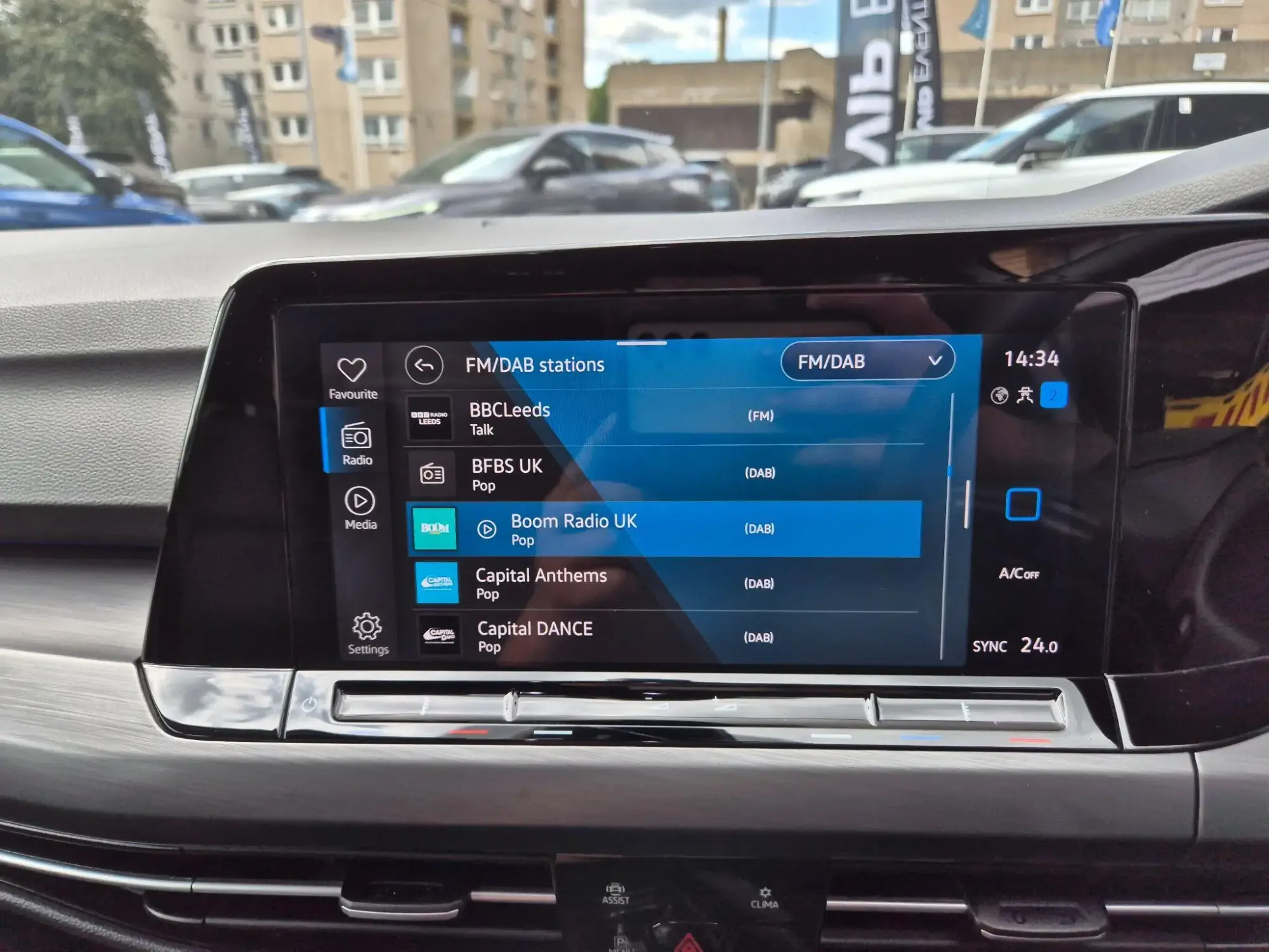Volkswagen Golf Image 26