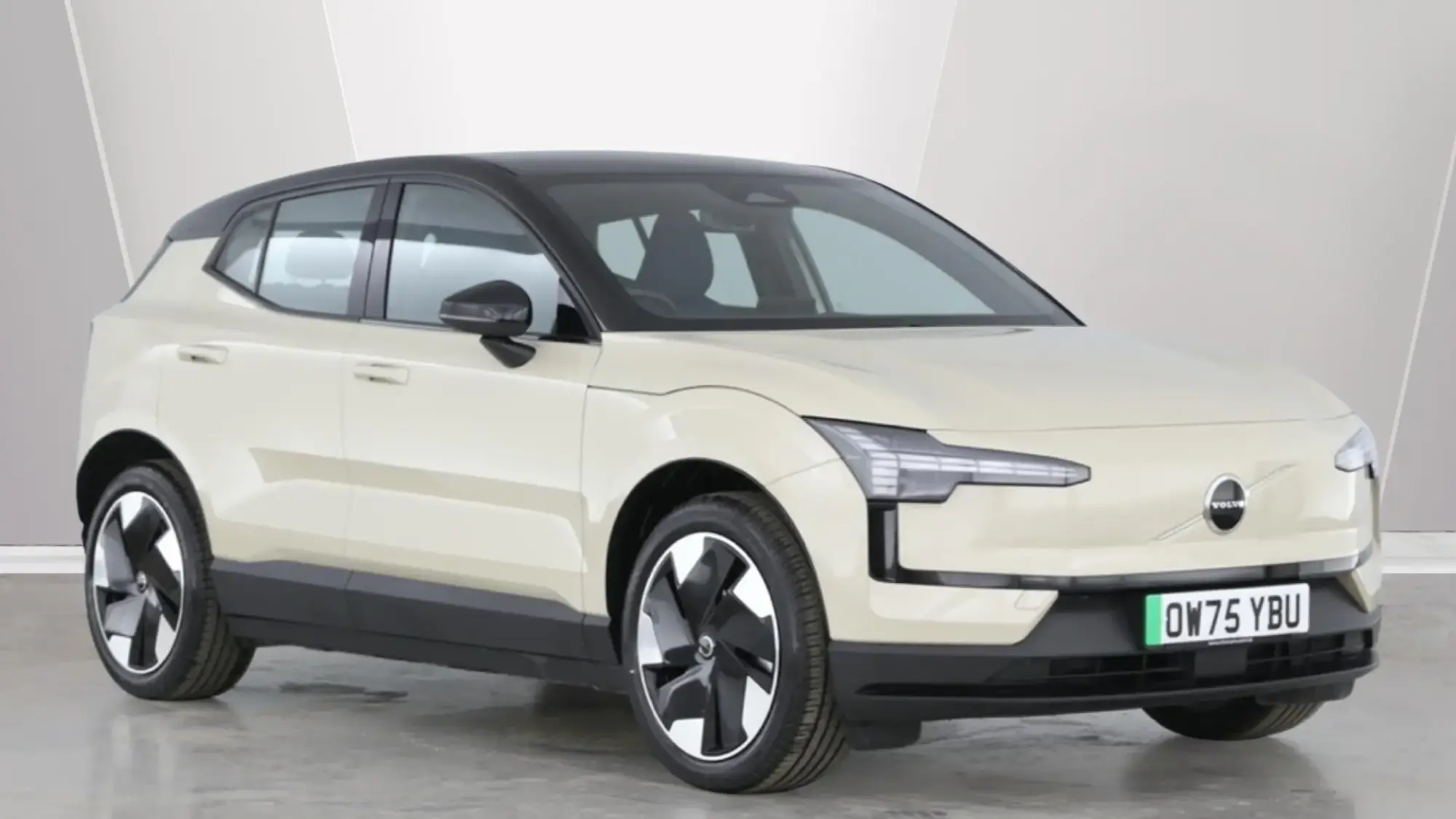 Volvo EX30 Twin Performance 69kWh Plus Auto AWD 5dr OW75YBU Image 1