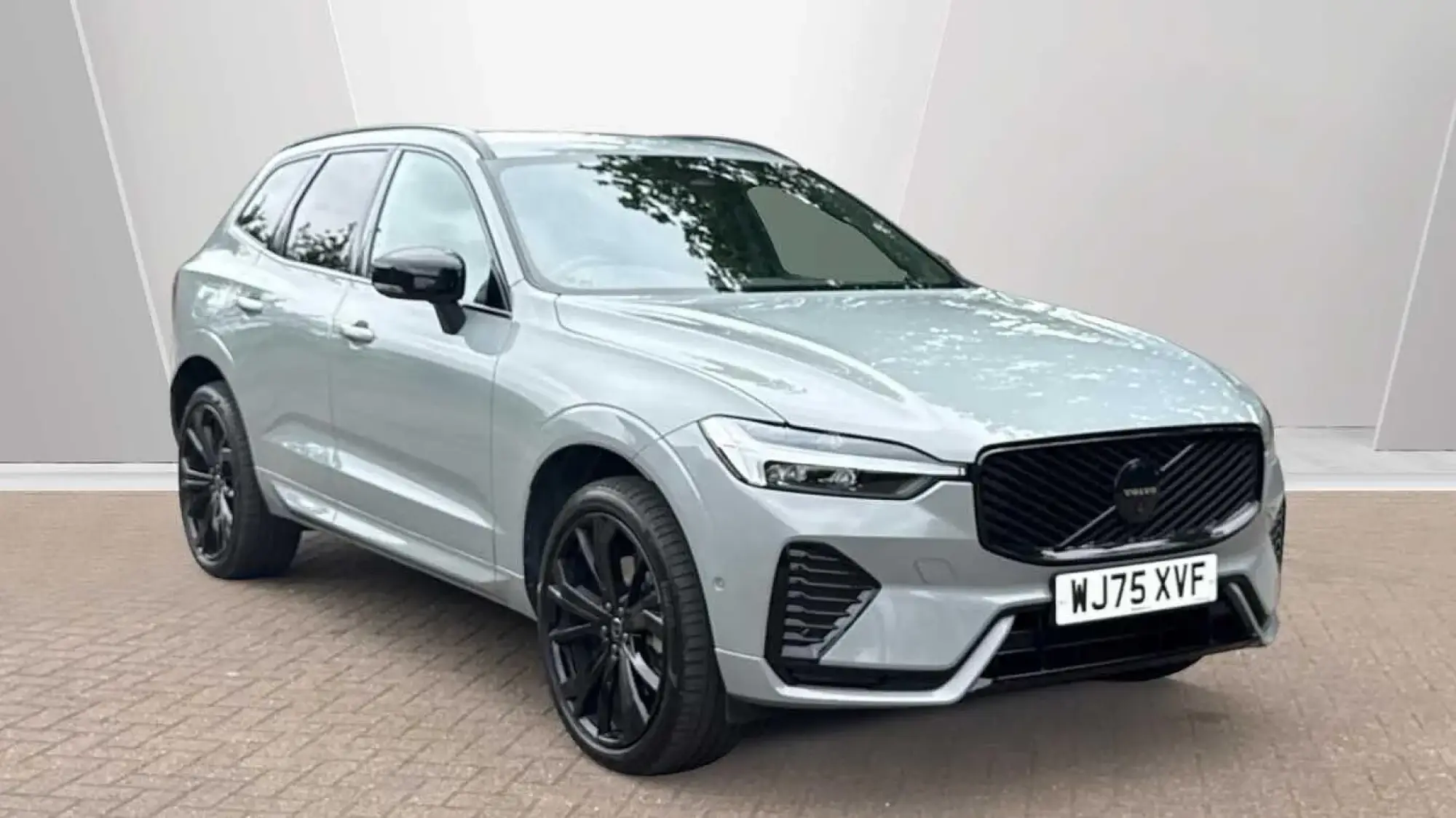 Volvo XC60 2.0 B5 MHEV Plus Black Edition Auto AWD Euro 6 (s/s) 5dr WJ75XVF Image 1
